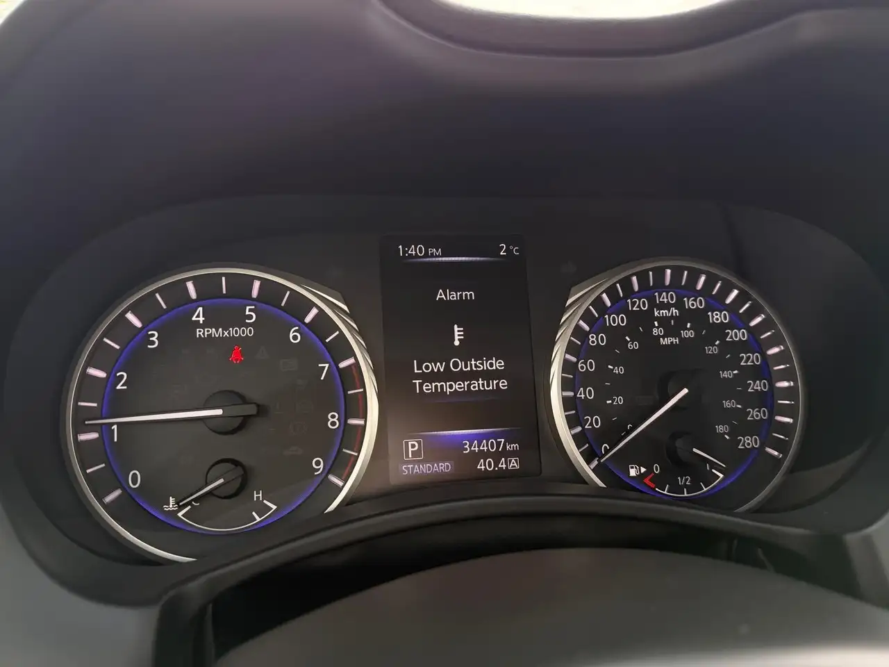 Infiniti Q60 снимка Infiniti Q60