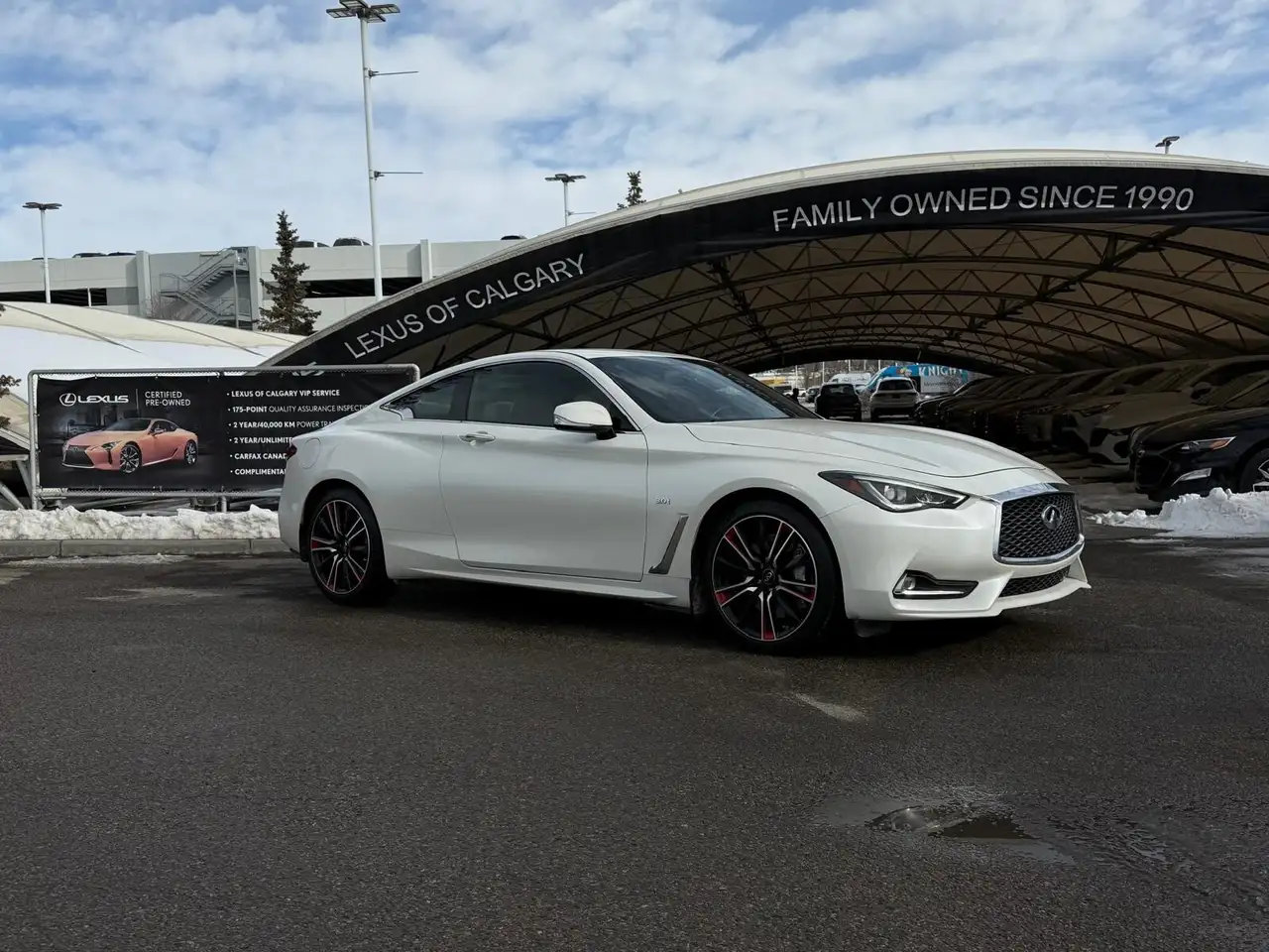 Infiniti Q60 снимка Infiniti Q60