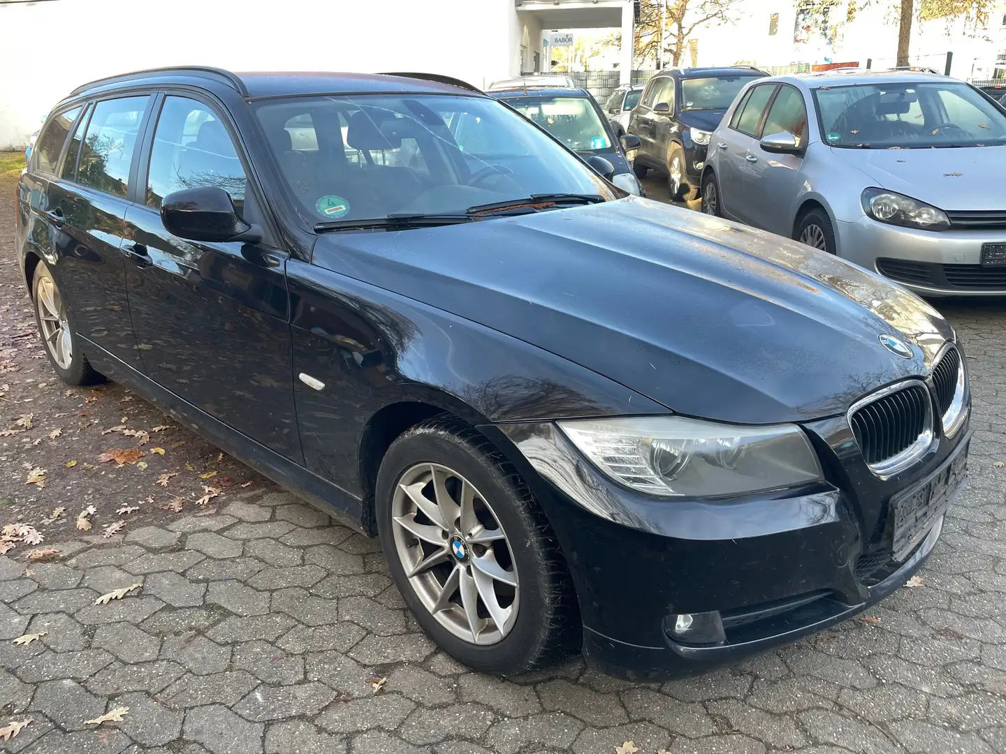 BMW 318 318d Schwarz - 1