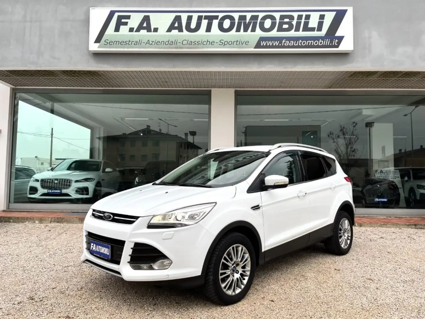 Ford Kuga 2.0 TDCI 140 CV 4WD Powershift Titanium Bianco - 1