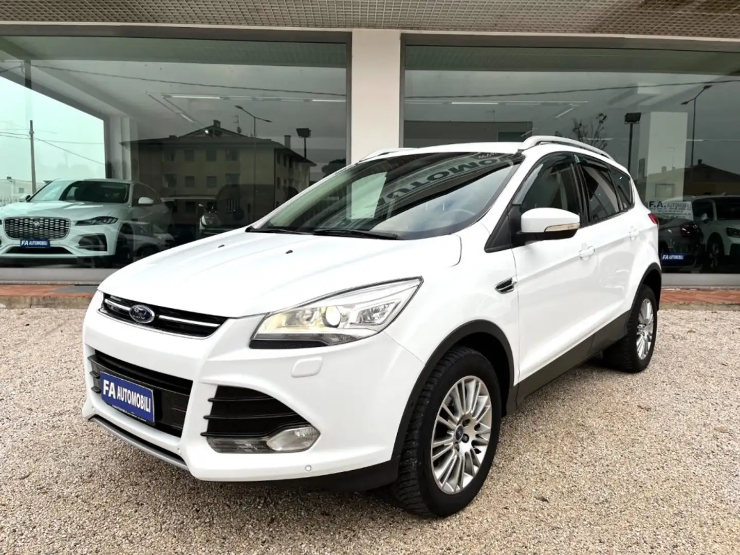 Ford Kuga 2.0 TDCI 140 CV 4WD Powershift Titanium Bianco - 2