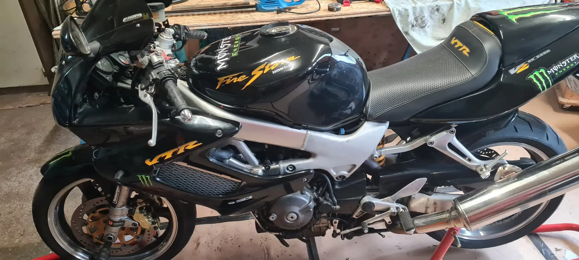 Honda VTR 1000 Negro - 2