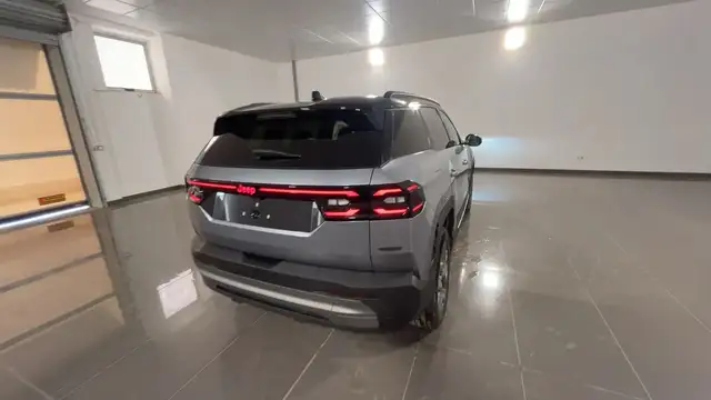 Jeep Compass view 4