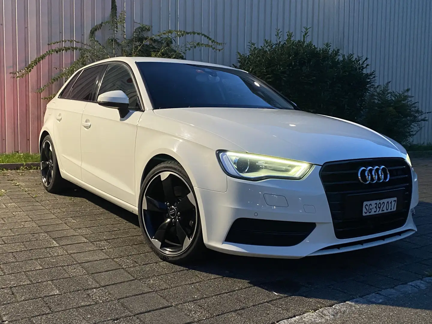 Audi A3 A3 2.0 TDI Sportback (clean diesel) S tronic Attra Weiß - 1