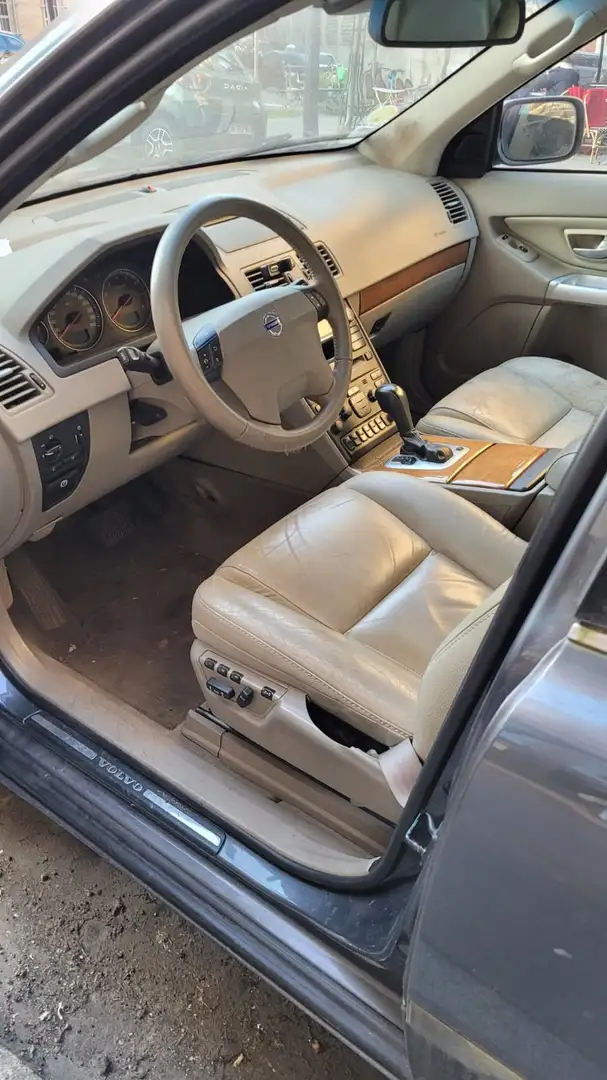 Volvo XC90 XC90+2.5L+T+Momentum+Geartronic+A+5pl Gris - 1
