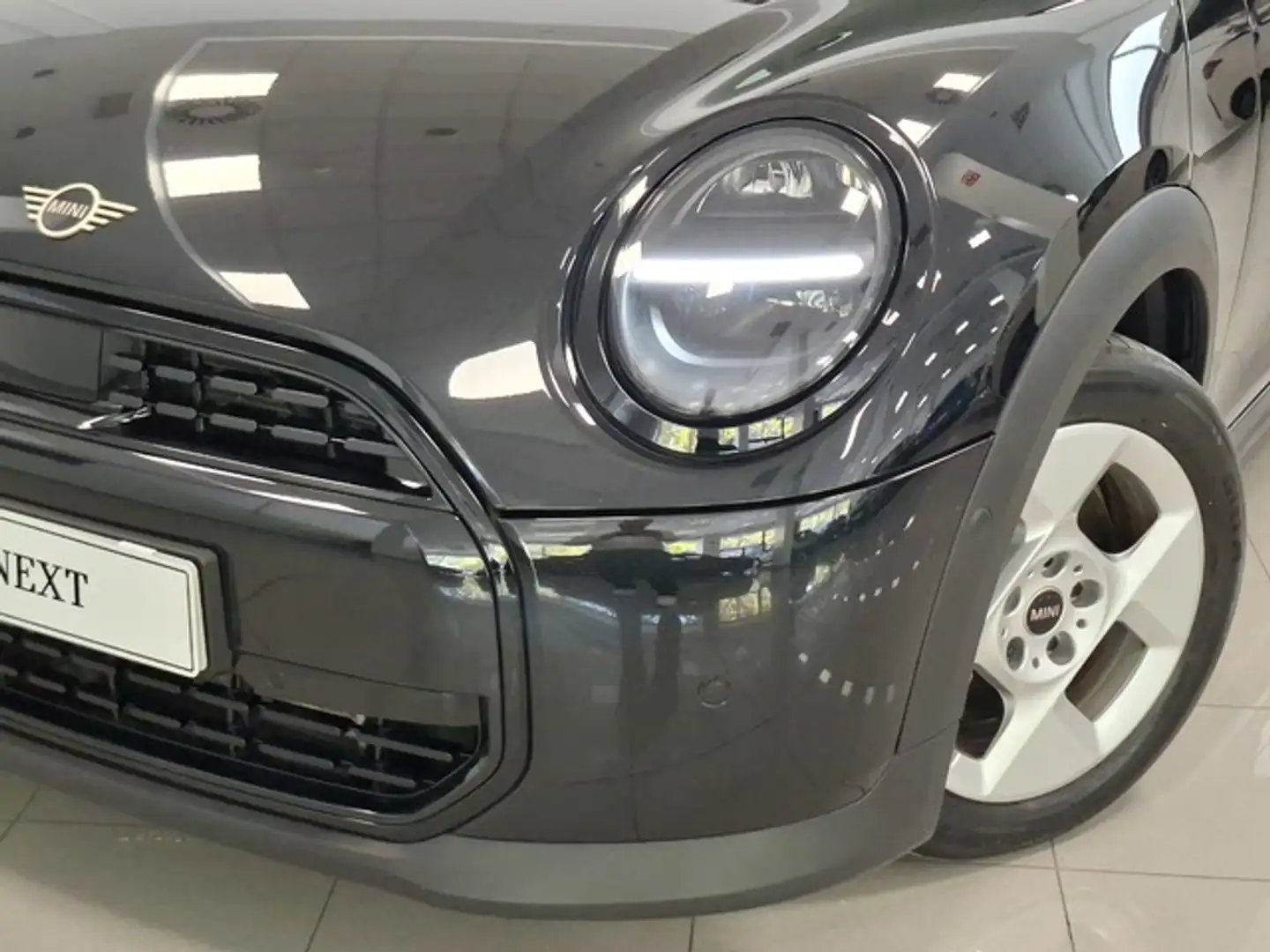 MINI Cooper 5 puertas C Essential Aut. Negro - 2