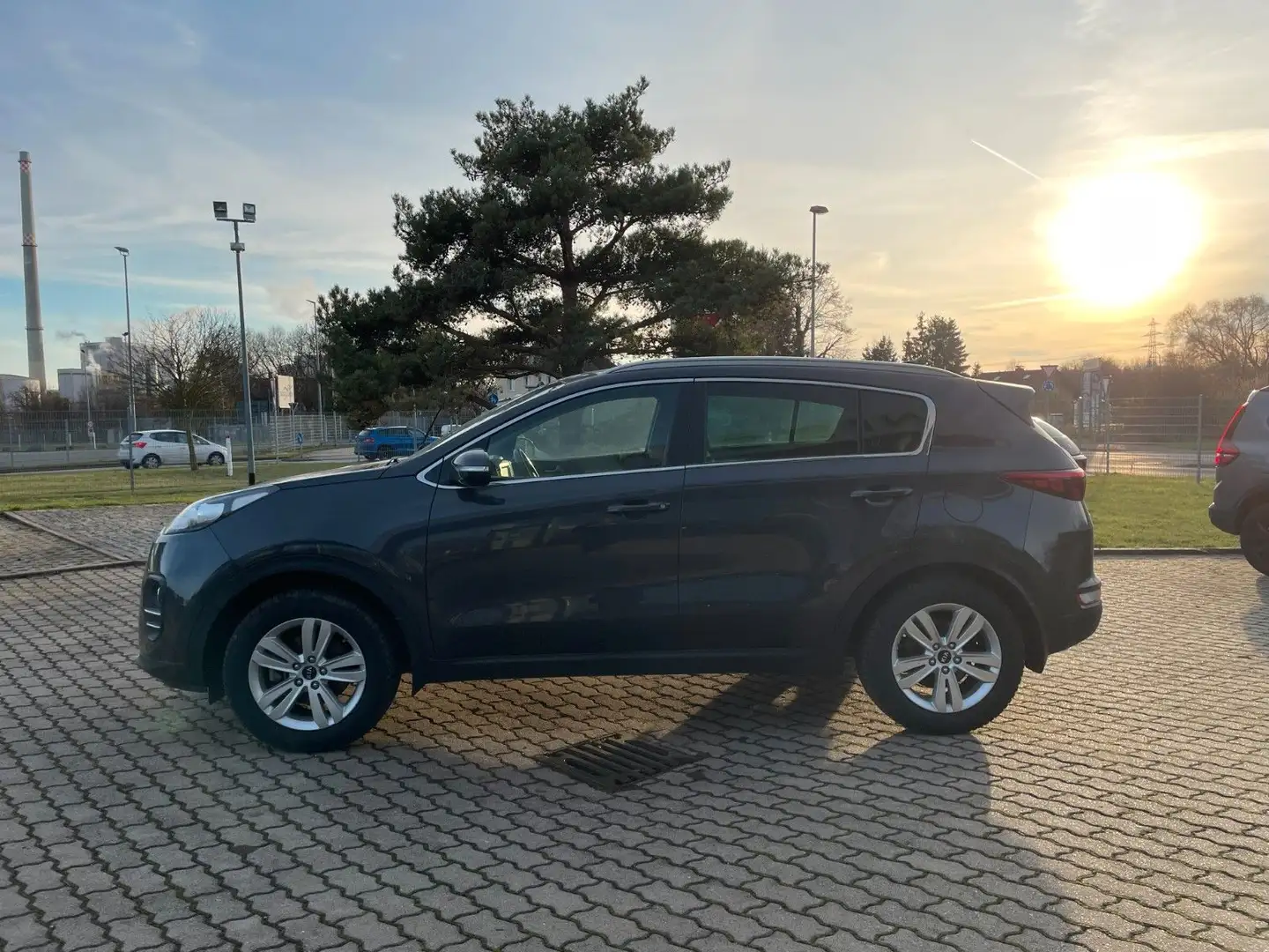 Kia Sportage 2WD Gris - 2