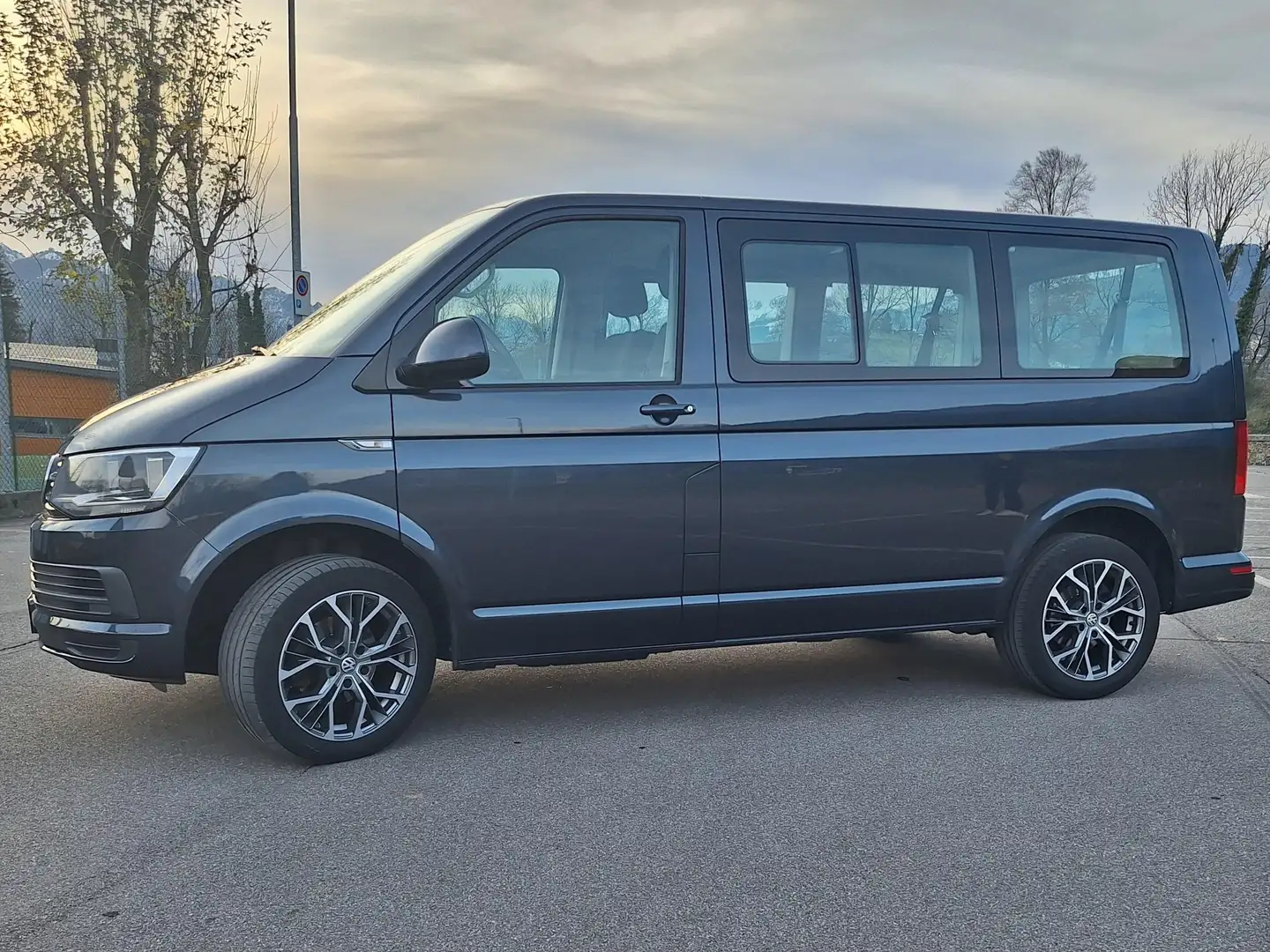 Volkswagen T6 Caravelle Confortline Blu/Azzurro - 1