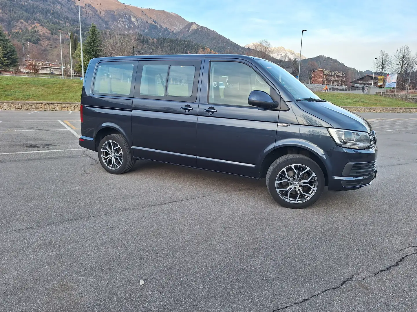 Volkswagen T6 Caravelle Confortline Blu/Azzurro - 2