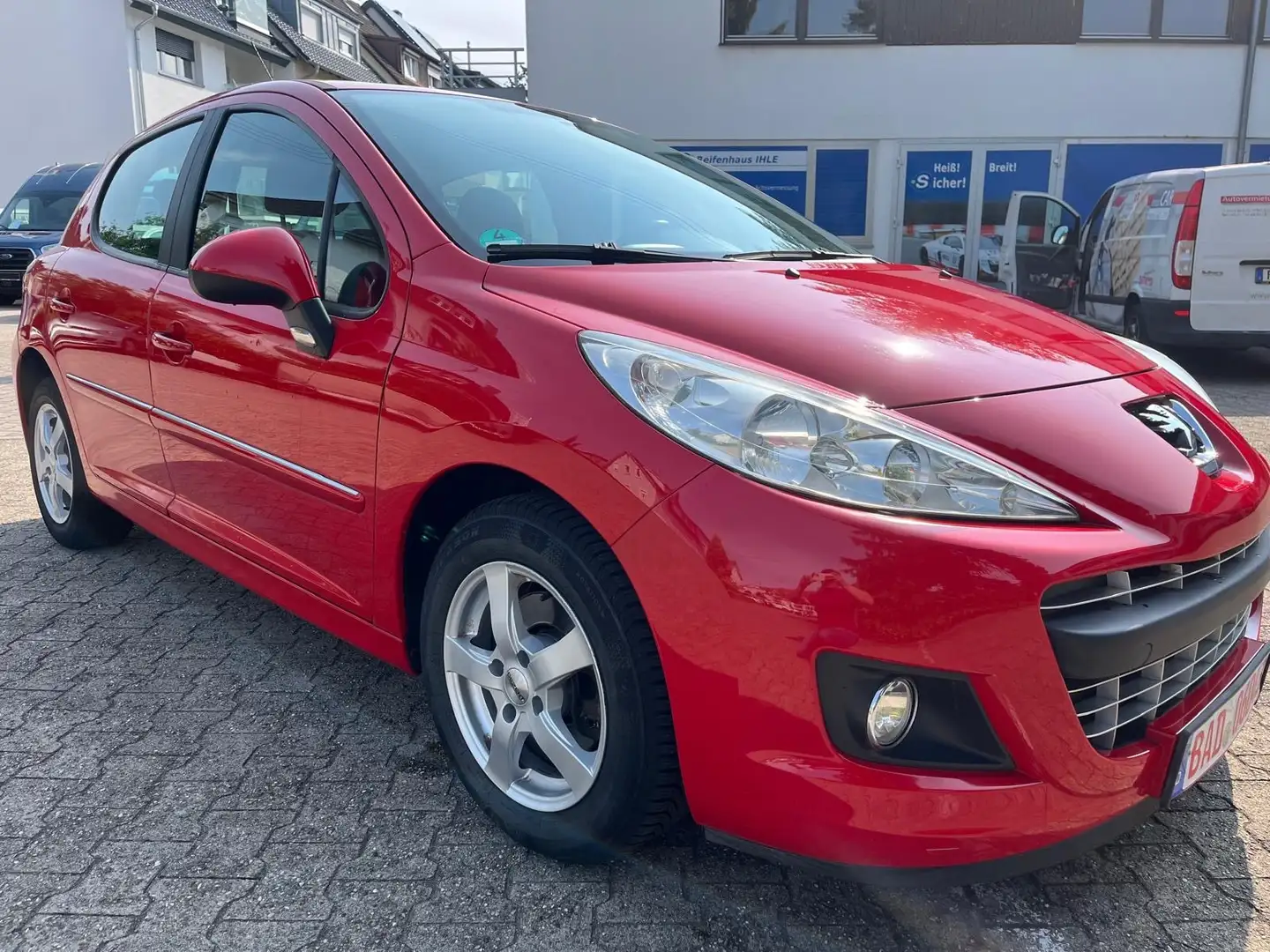 Peugeot 207 Tendance Rot - 2