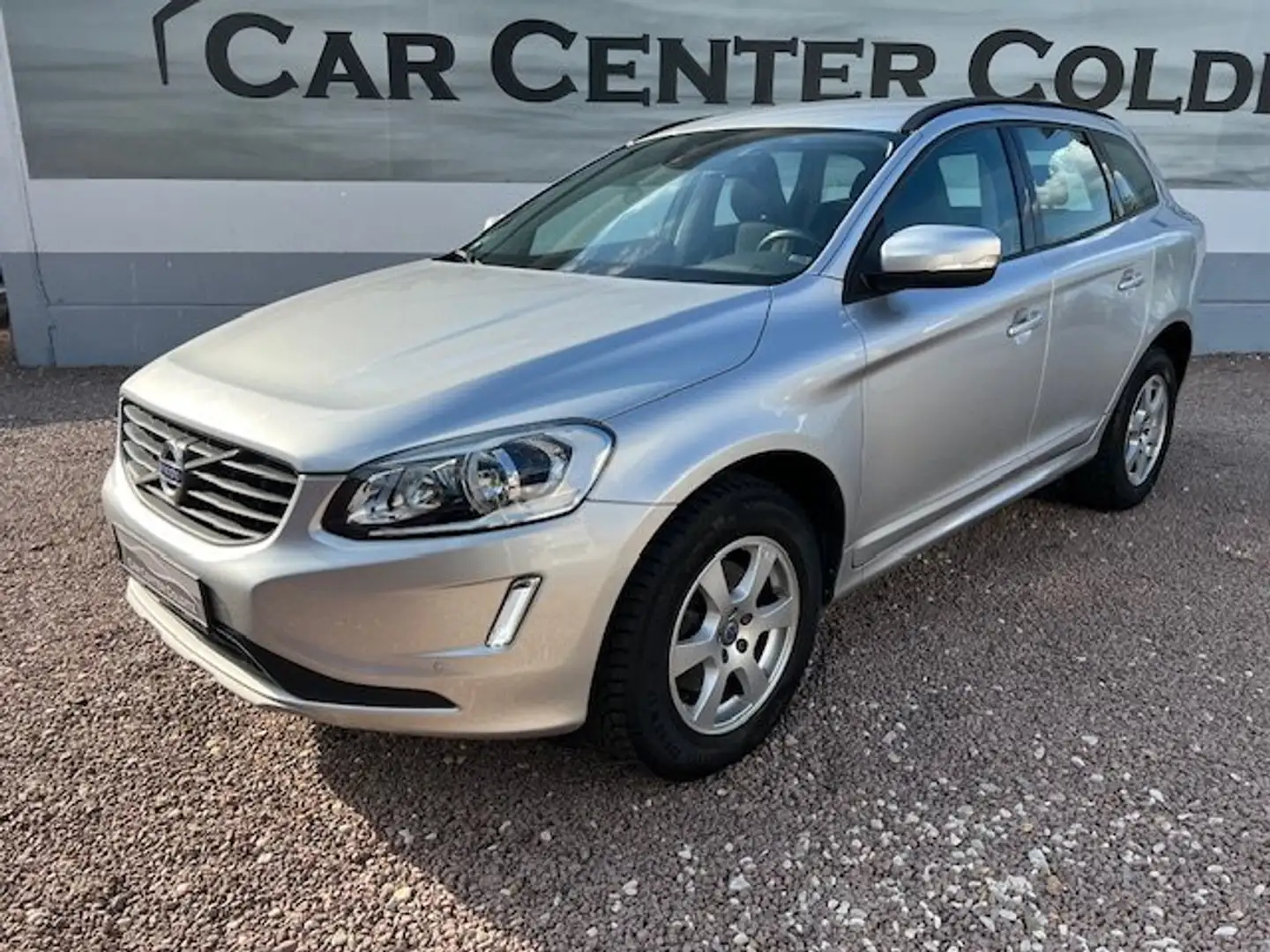 Volvo XC60 XC60 D3 Kinetic*Navi*PDC V/H*DAB*2 Hand* Silber - 2