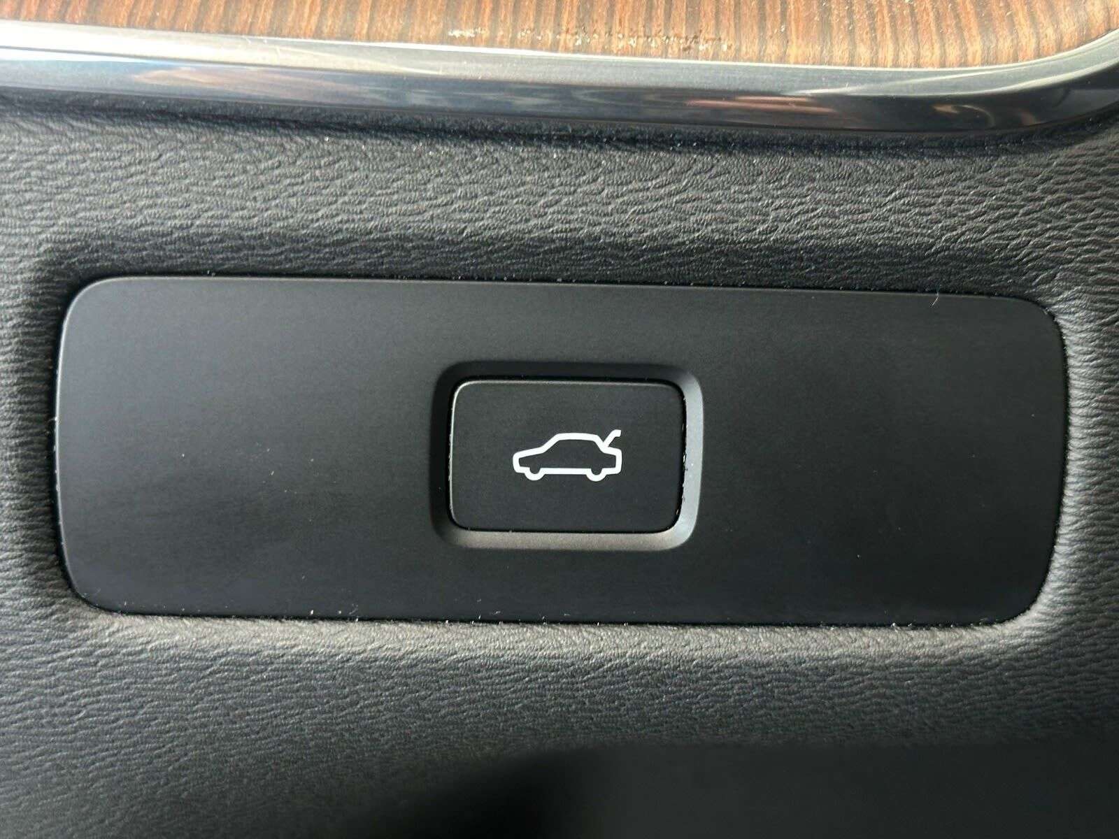 2024 Volvo XC60 XC60 B5 PLUS DARK THEME thumb 13