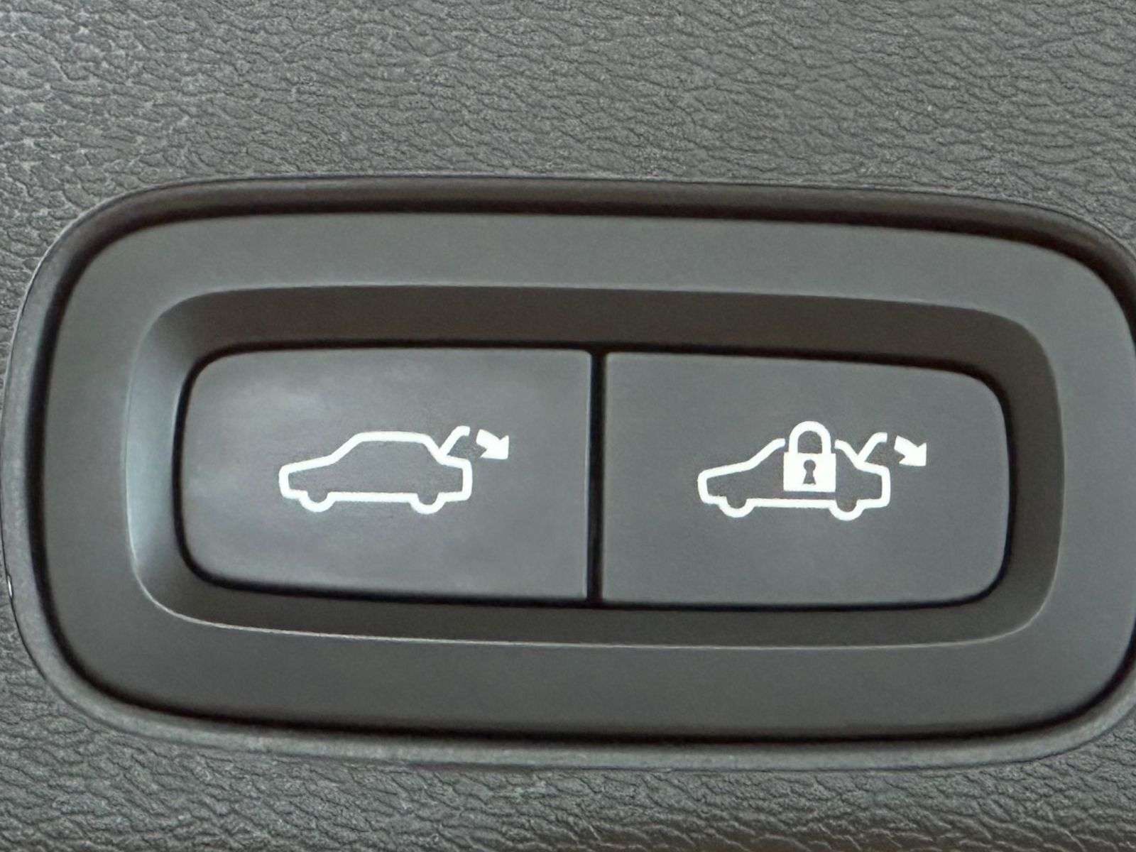 2024 Volvo XC60 XC60 B5 PLUS DARK THEME thumb 25