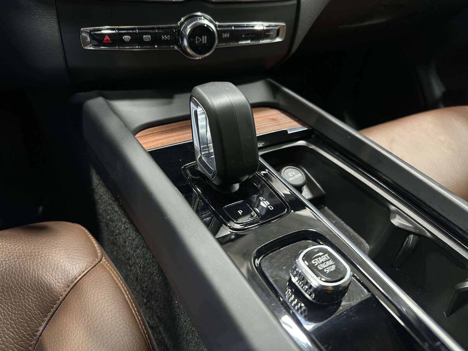 2024 Volvo XC60 XC60 B5 PLUS DARK THEME thumb 19