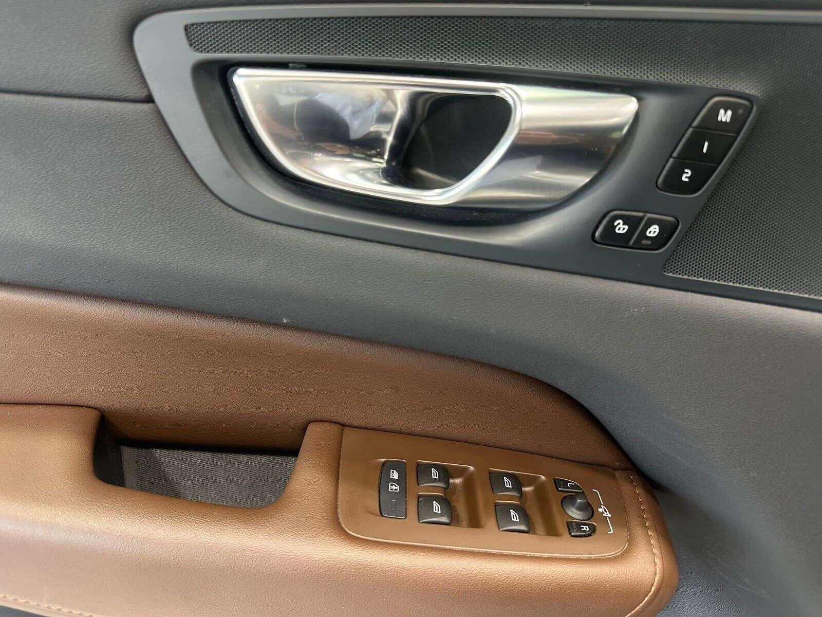 2024 Volvo XC60 XC60 B5 PLUS DARK THEME thumb 12