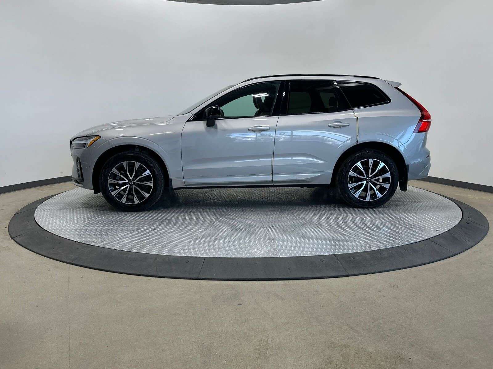2024 Volvo XC60 XC60 B5 PLUS DARK THEME thumb 6