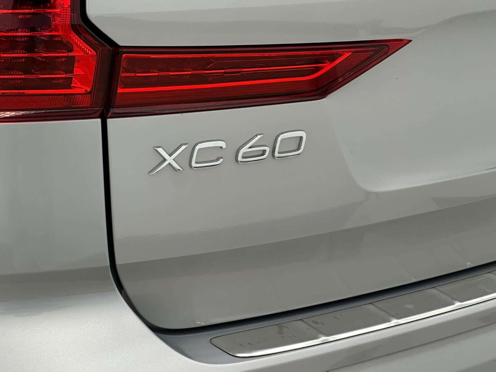 2024 Volvo XC60 XC60 B5 PLUS DARK THEME thumb 9