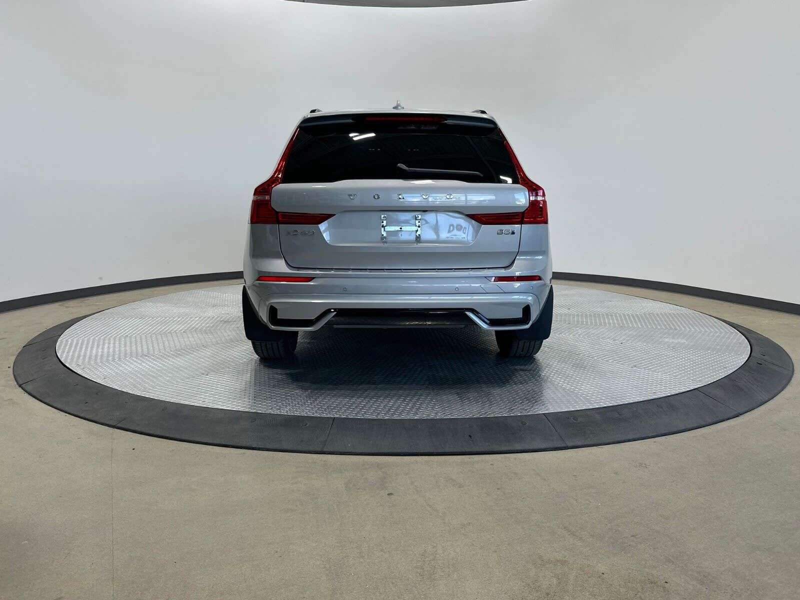 2024 Volvo XC60 XC60 B5 PLUS DARK THEME alt 4