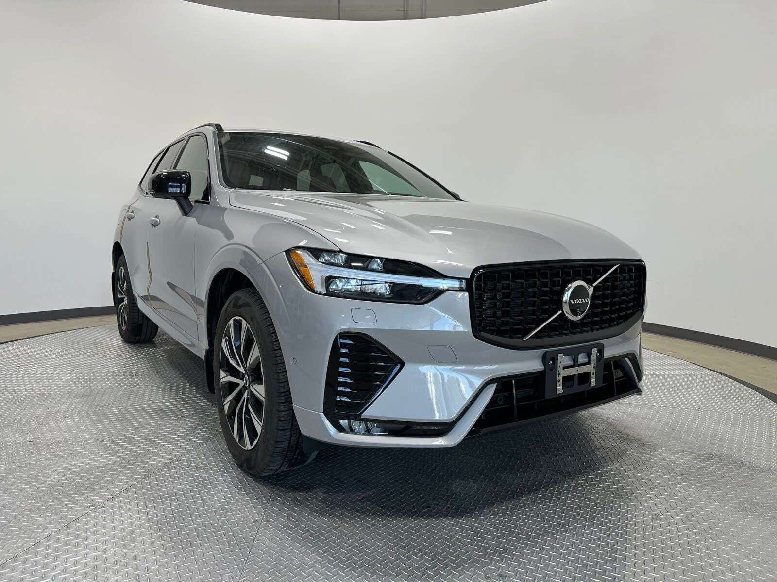 2024 Volvo XC60 XC60 B5 PLUS DARK THEME