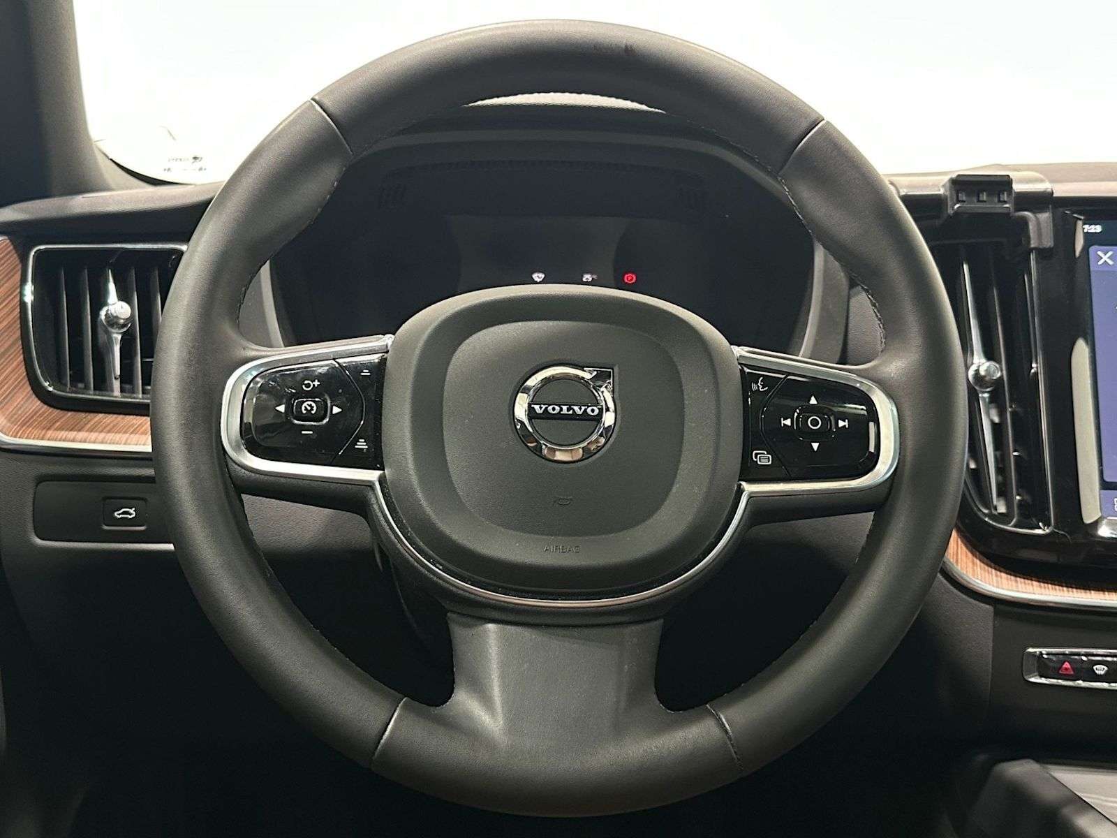 2024 Volvo XC60 XC60 B5 PLUS DARK THEME thumb 15