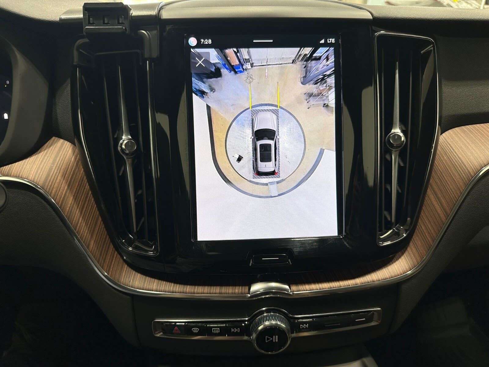 2024 Volvo XC60 XC60 B5 PLUS DARK THEME thumb 18