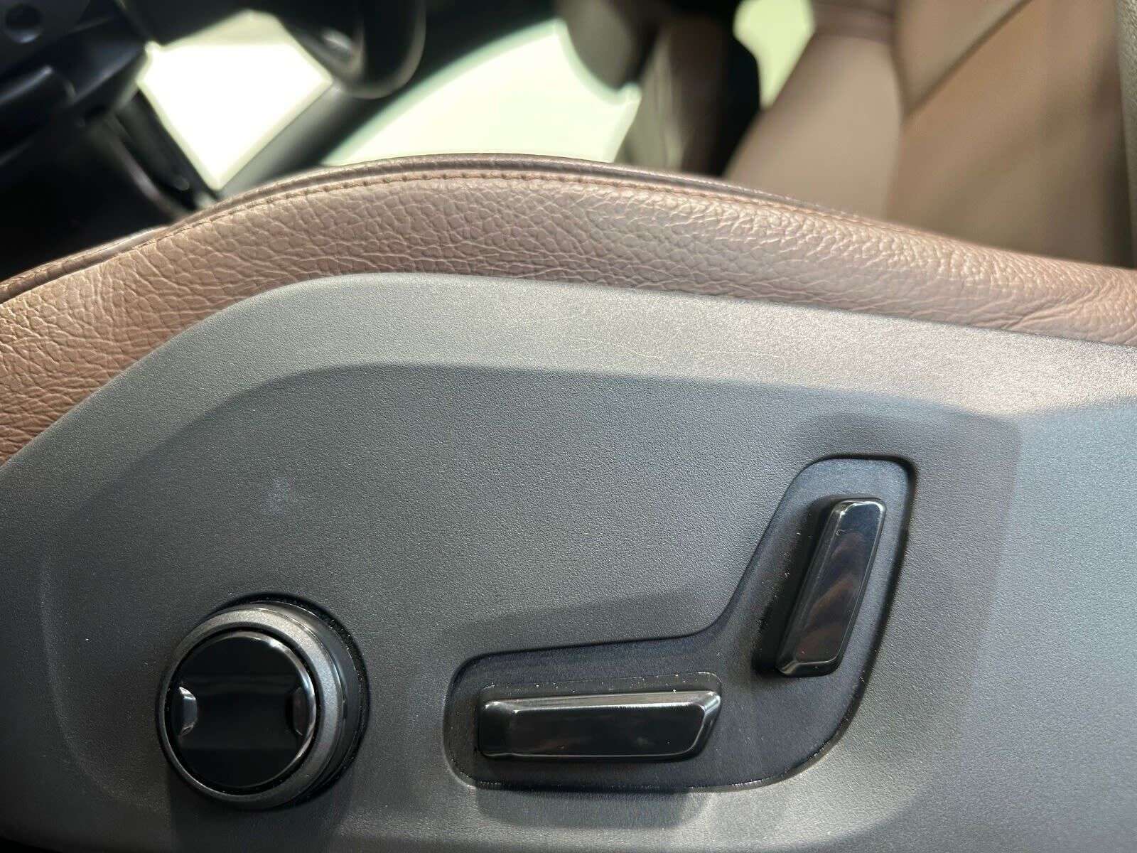 2024 Volvo XC60 XC60 B5 PLUS DARK THEME thumb 11