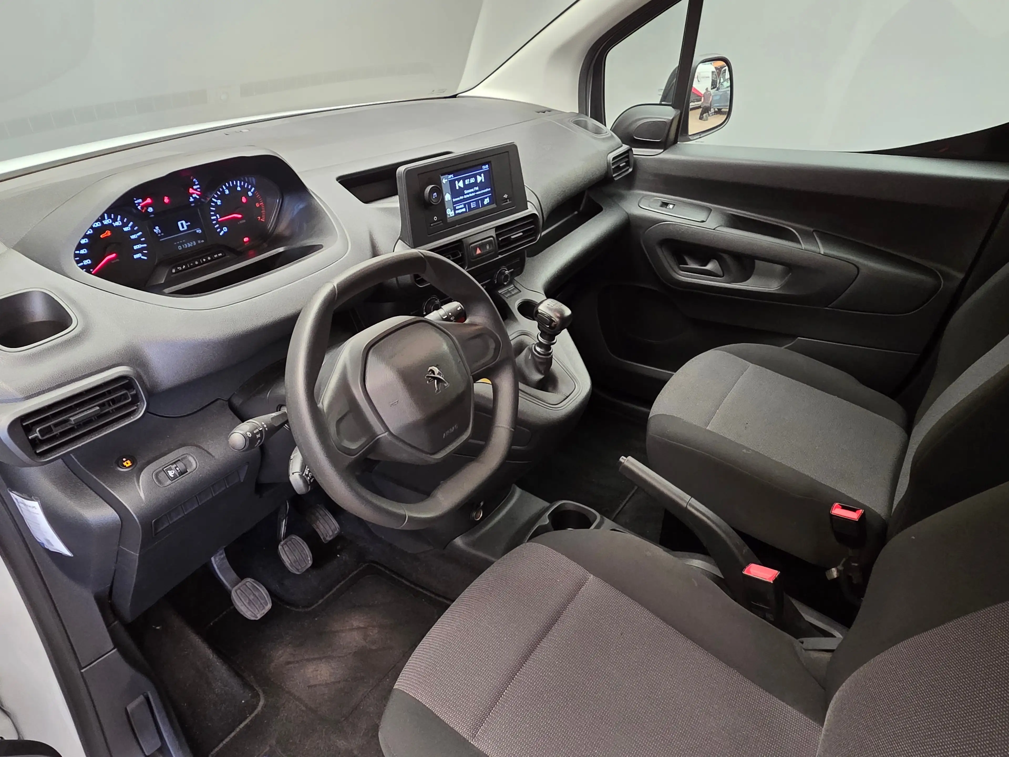 Peugeot Partner 1.5 BlueHDi 100 S&S L1 — photo 10