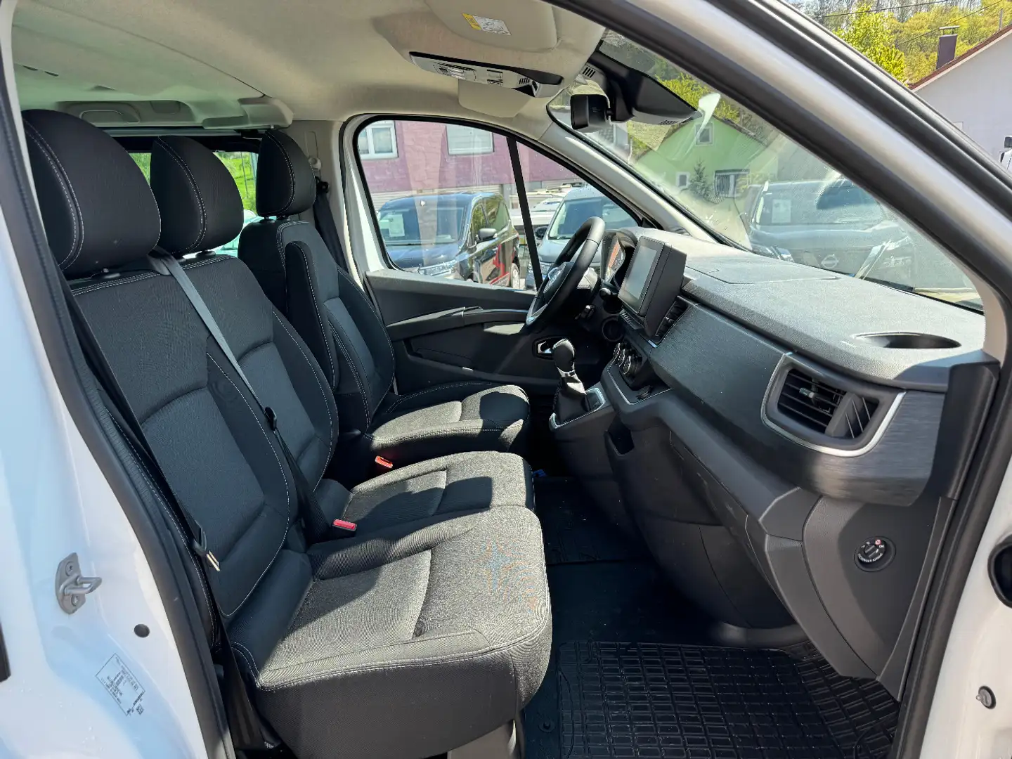 Nissan Primastar Kombi L2H1 Tekna 3.0t DCT Autom. 9-Sitze DesignPak bijela - 2