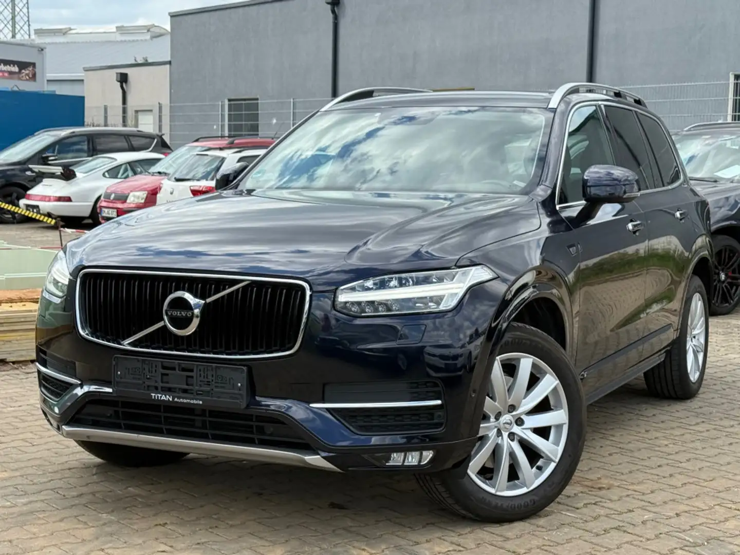 Volvo XC90 D5 AWD  7-sitzer  Leder  Viele Assistenten Schwarz - 1