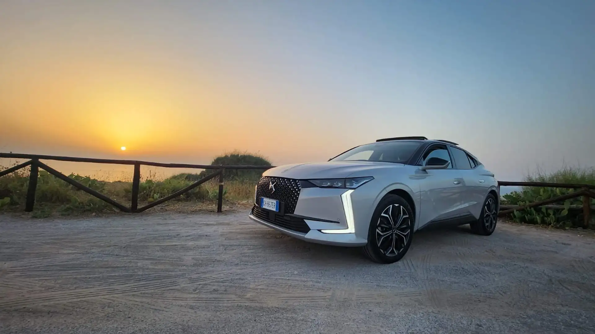 DS Automobiles DS 4 E-Tense La Première 225CV Plug In Hybrid Argent - 1