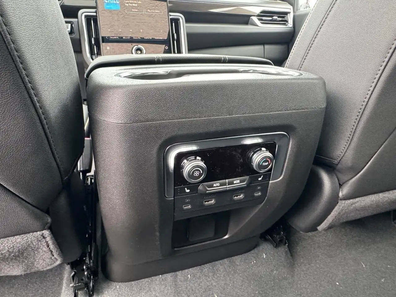 GMC Yukon снимка GMC Yukon