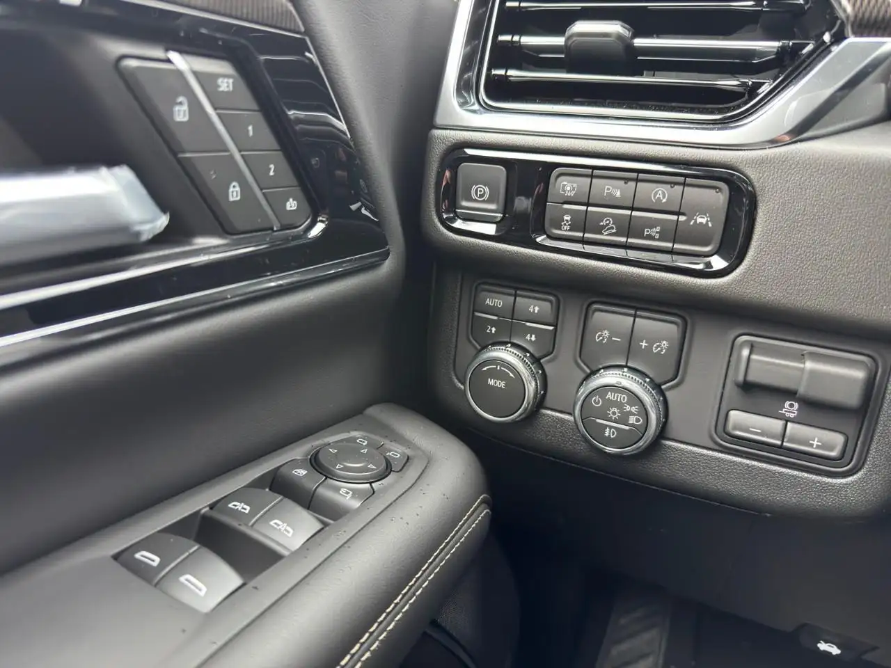 GMC Yukon снимка GMC Yukon