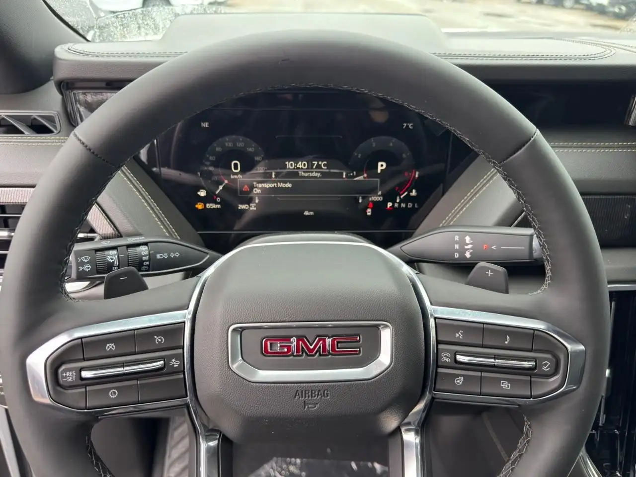GMC Yukon снимка GMC Yukon