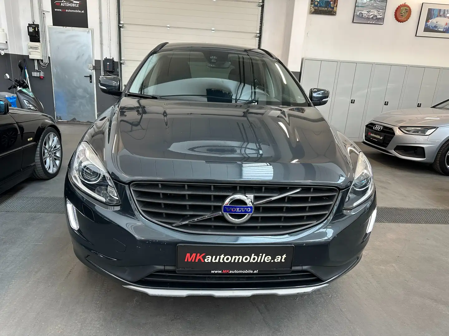 Volvo XC60 Kinetic 2WD Grau - 2