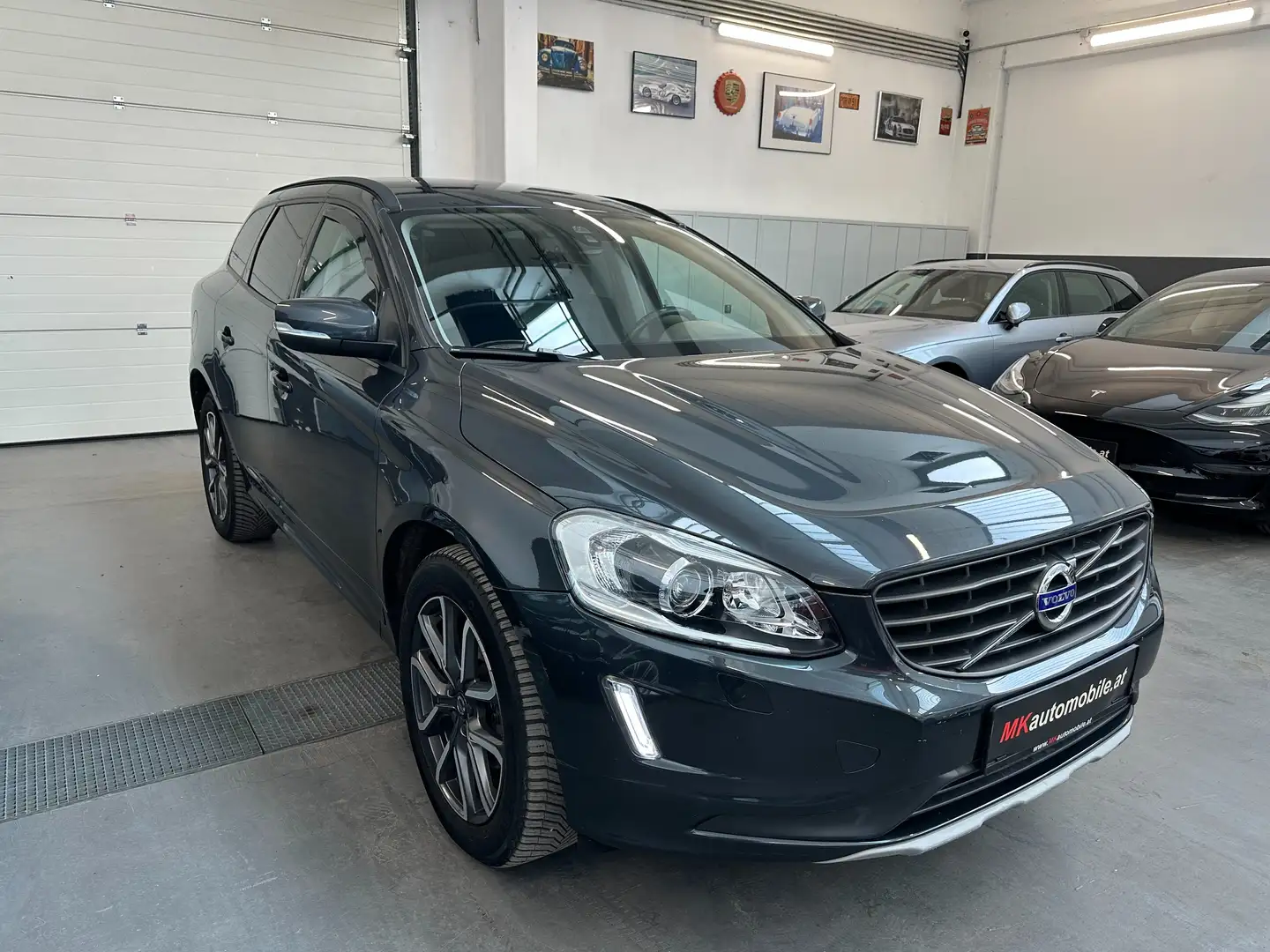 Volvo XC60 Kinetic 2WD Grau - 1