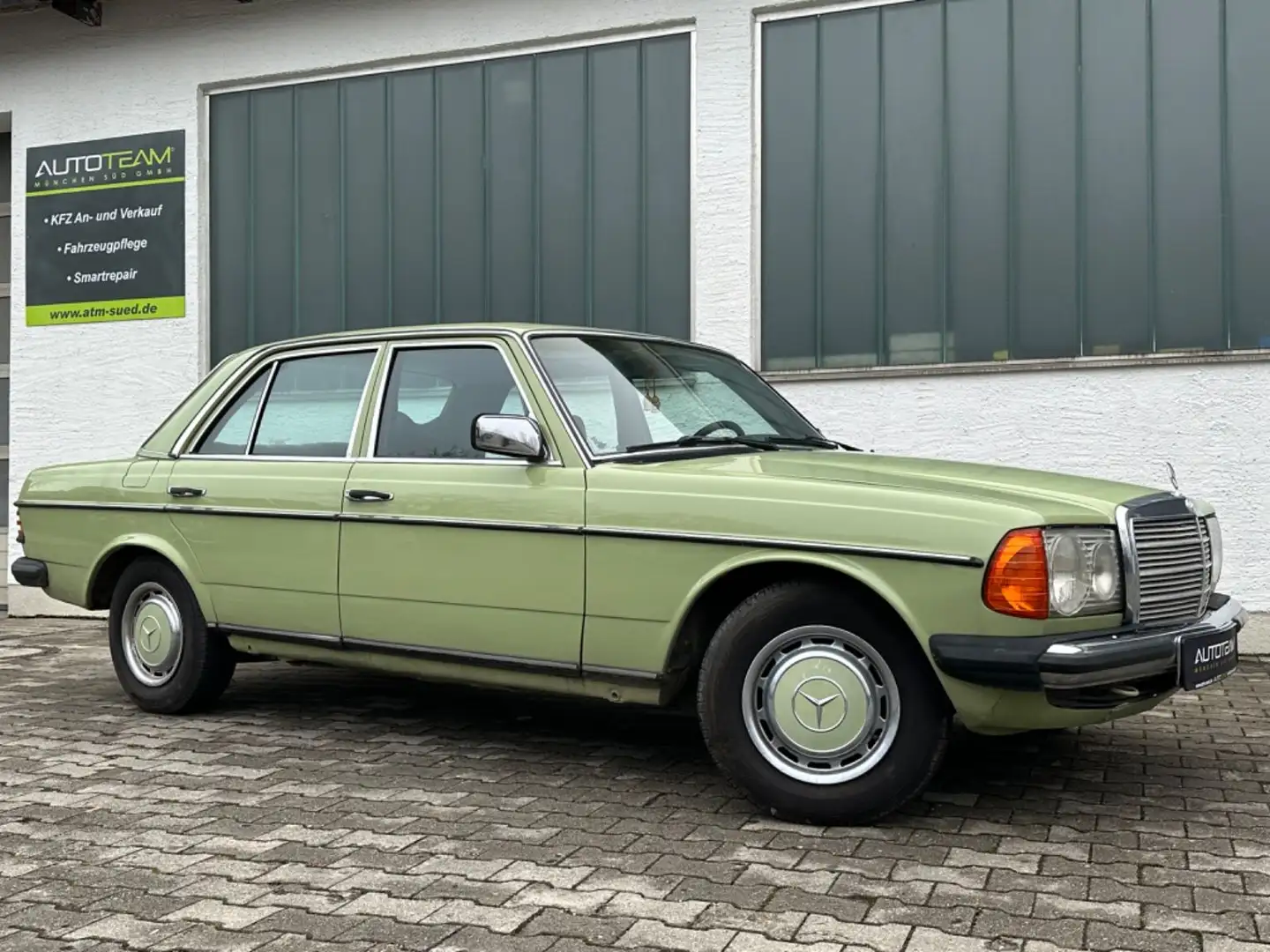 Mercedes-Benz 230 AUTOMATIK*SCHIEBEDACH*KLIMA*OLDTIMER  ZULASS Grün - 1
