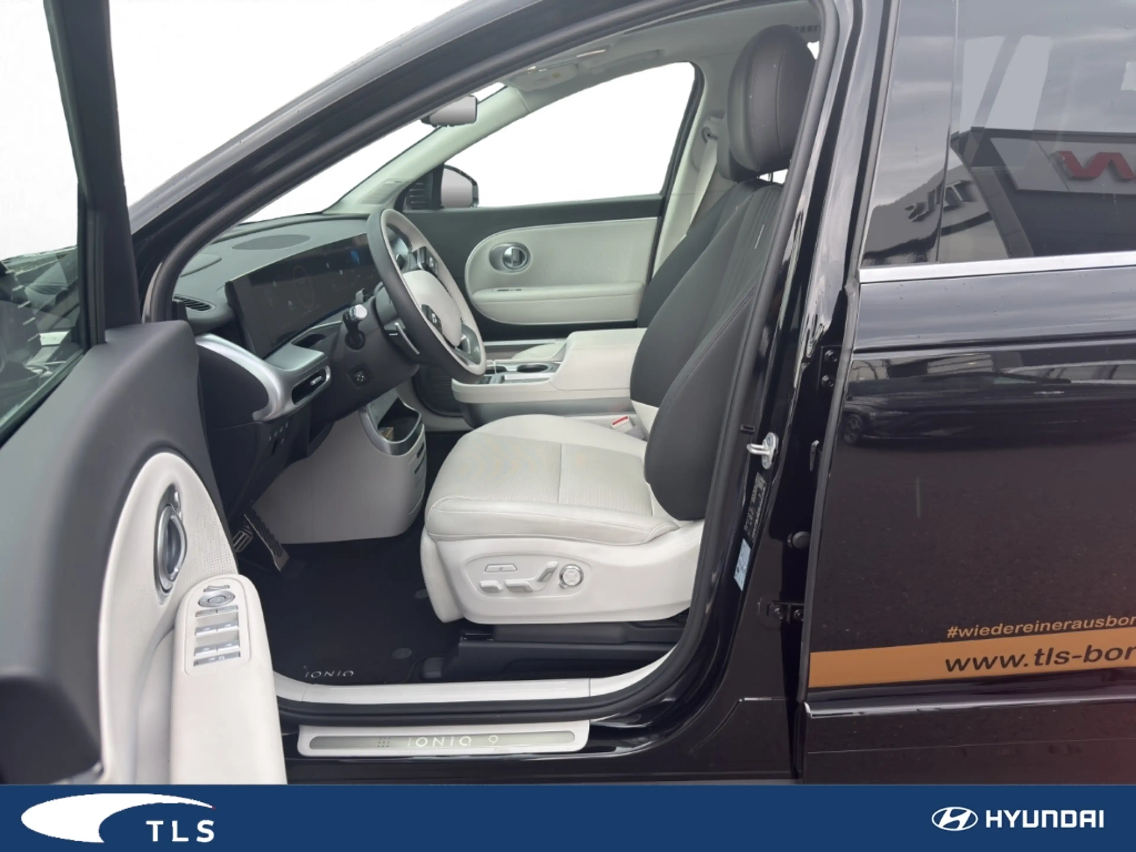 Hyundai IONIQ 9 226 kW 4WD Uniq Panoramadach HUD Niveau El. Panoda — photo 9
