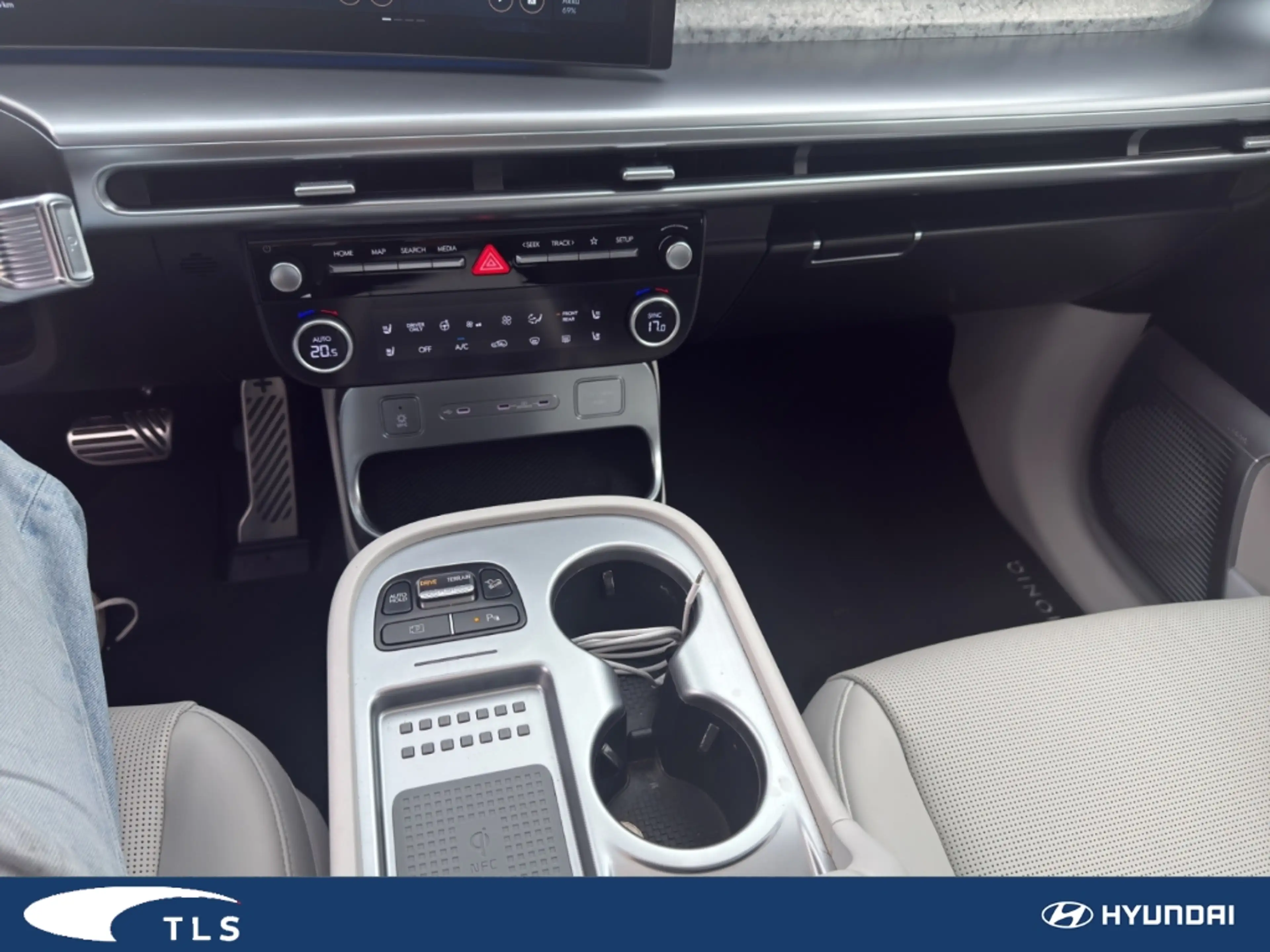 Hyundai IONIQ 9 226 kW 4WD Uniq Panoramadach HUD Niveau El. Panoda — photo 14