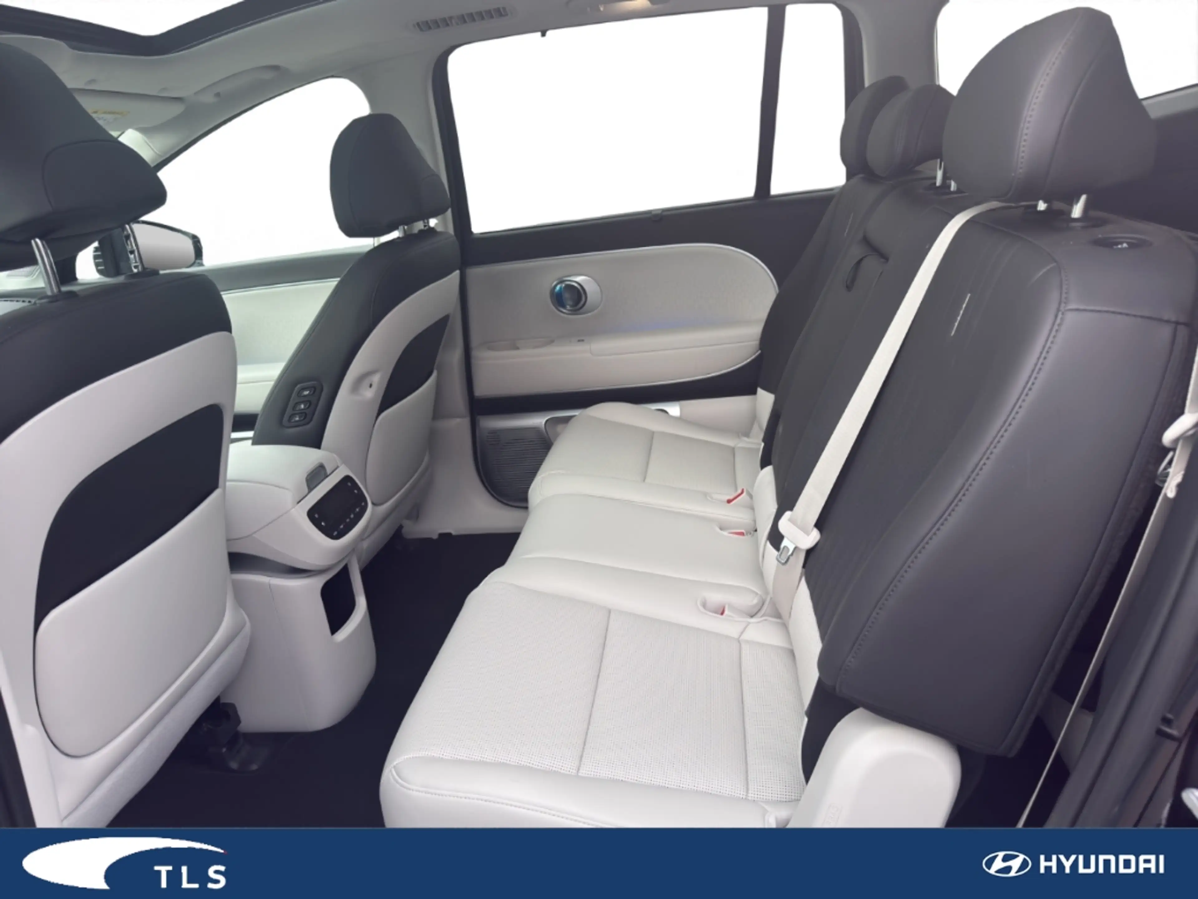 Hyundai IONIQ 9 226 kW 4WD Uniq Panoramadach HUD Niveau El. Panoda — photo 15
