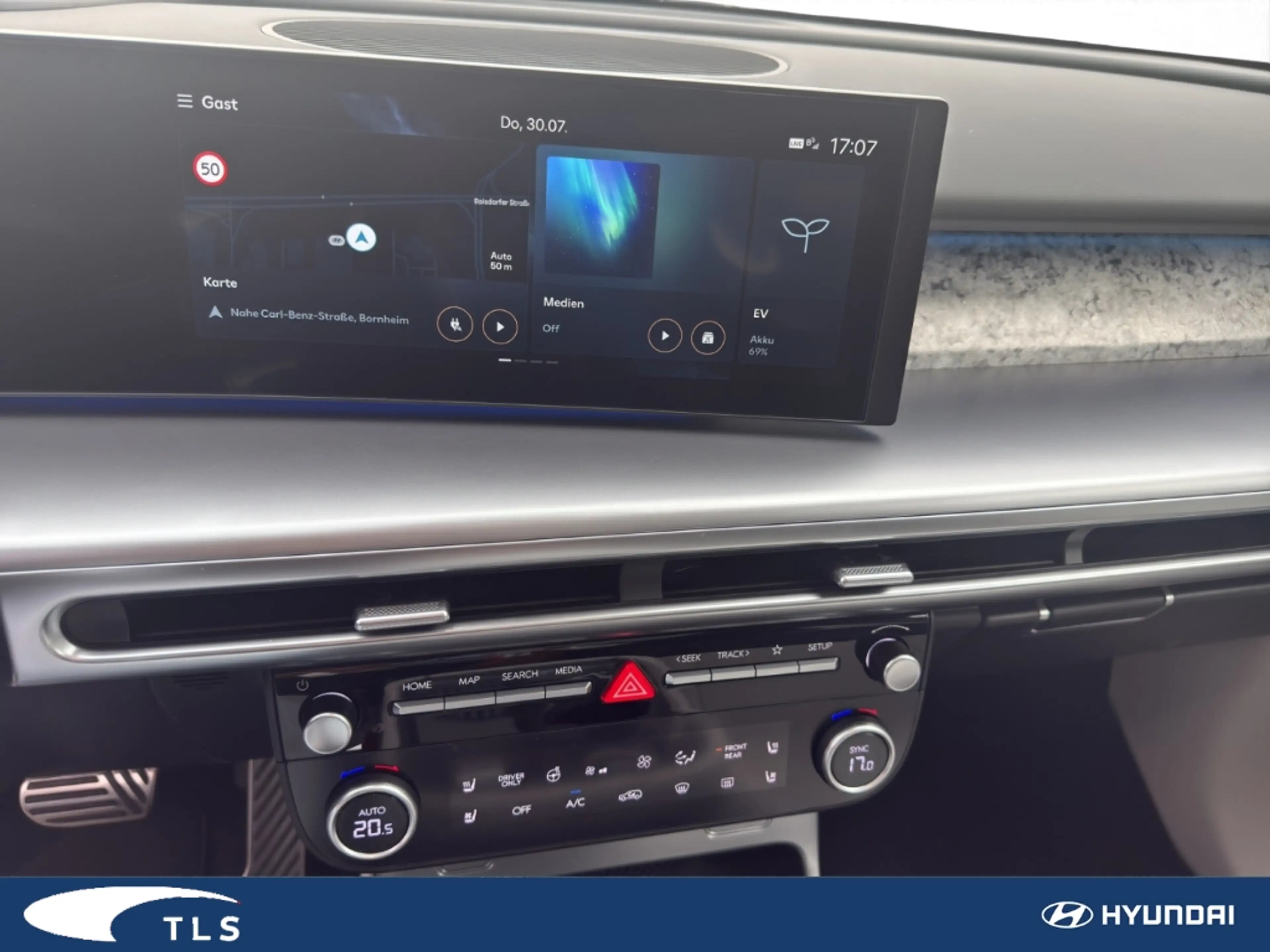 Hyundai IONIQ 9 226 kW 4WD Uniq Panoramadach HUD Niveau El. Panoda — photo 13