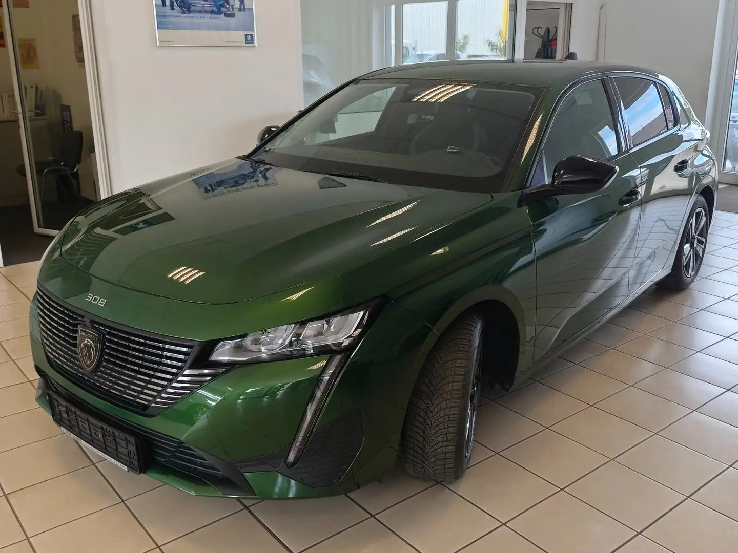 Peugeot 308 Allure PT 130 EAT8 Winter-Paket Klimaautom Navi Grün - 1