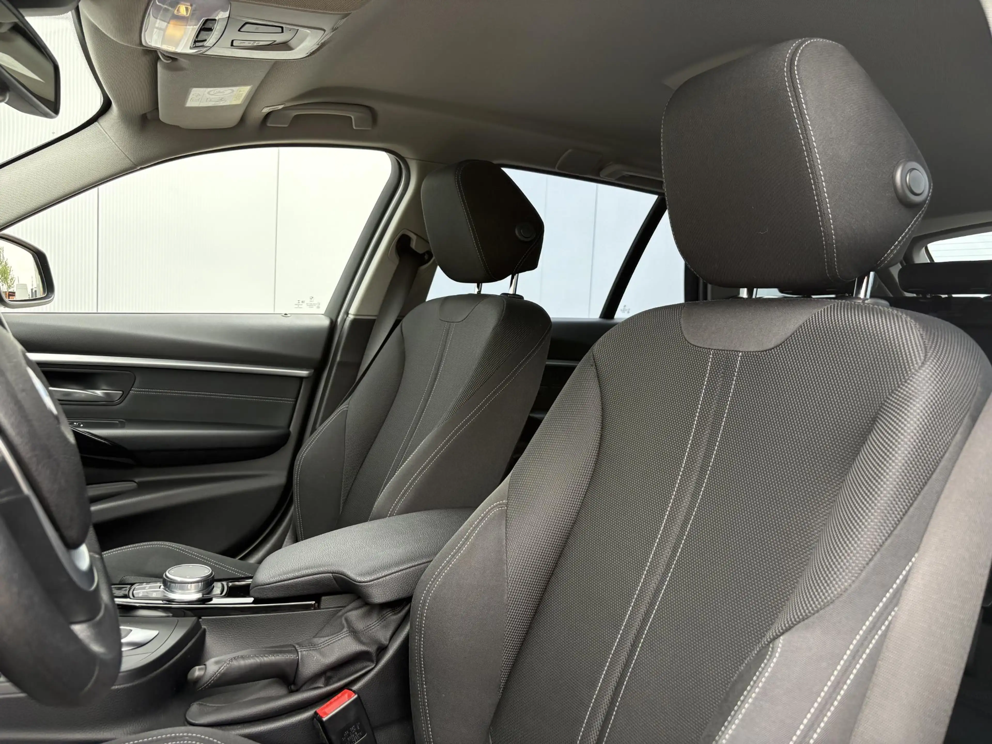 BMW 330 3-serie Touring 330i xDrive High Executive / 252PK — photo 18