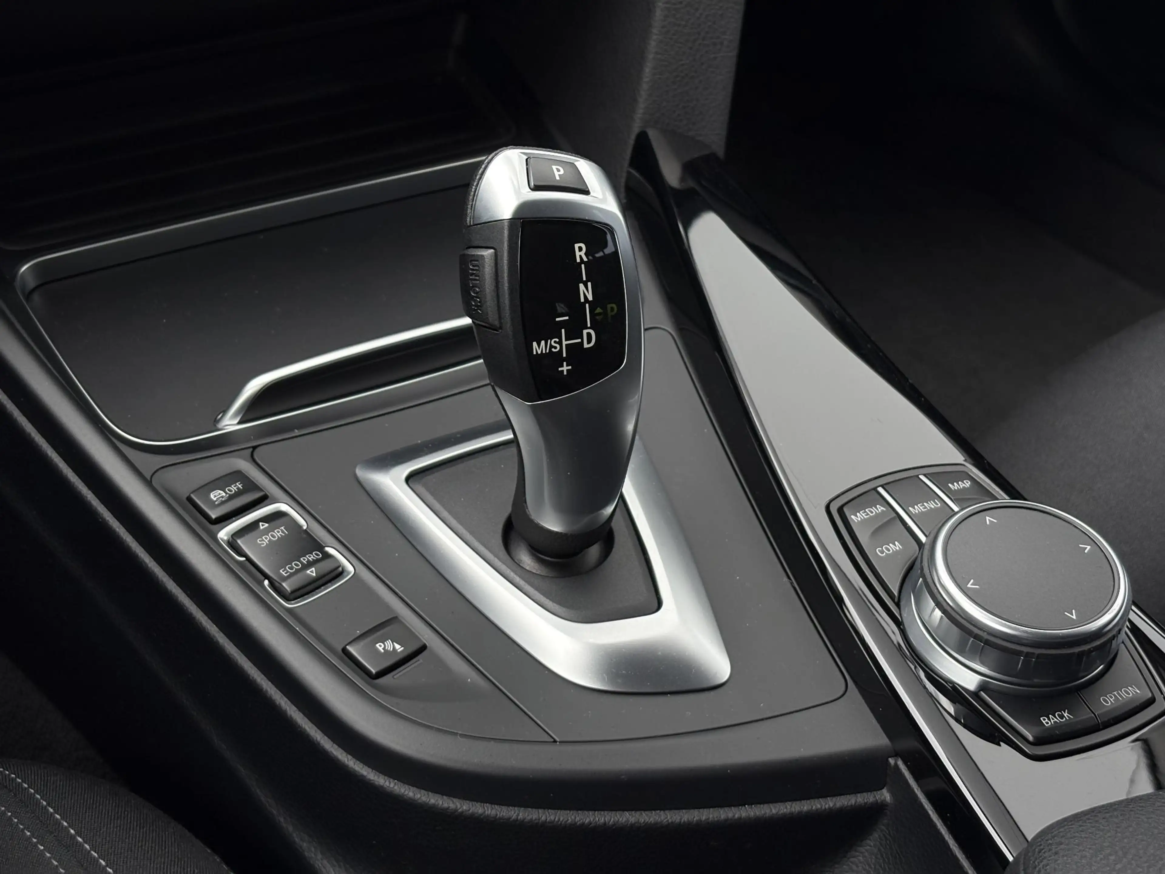 BMW 330 3-serie Touring 330i xDrive High Executive / 252PK — photo 42