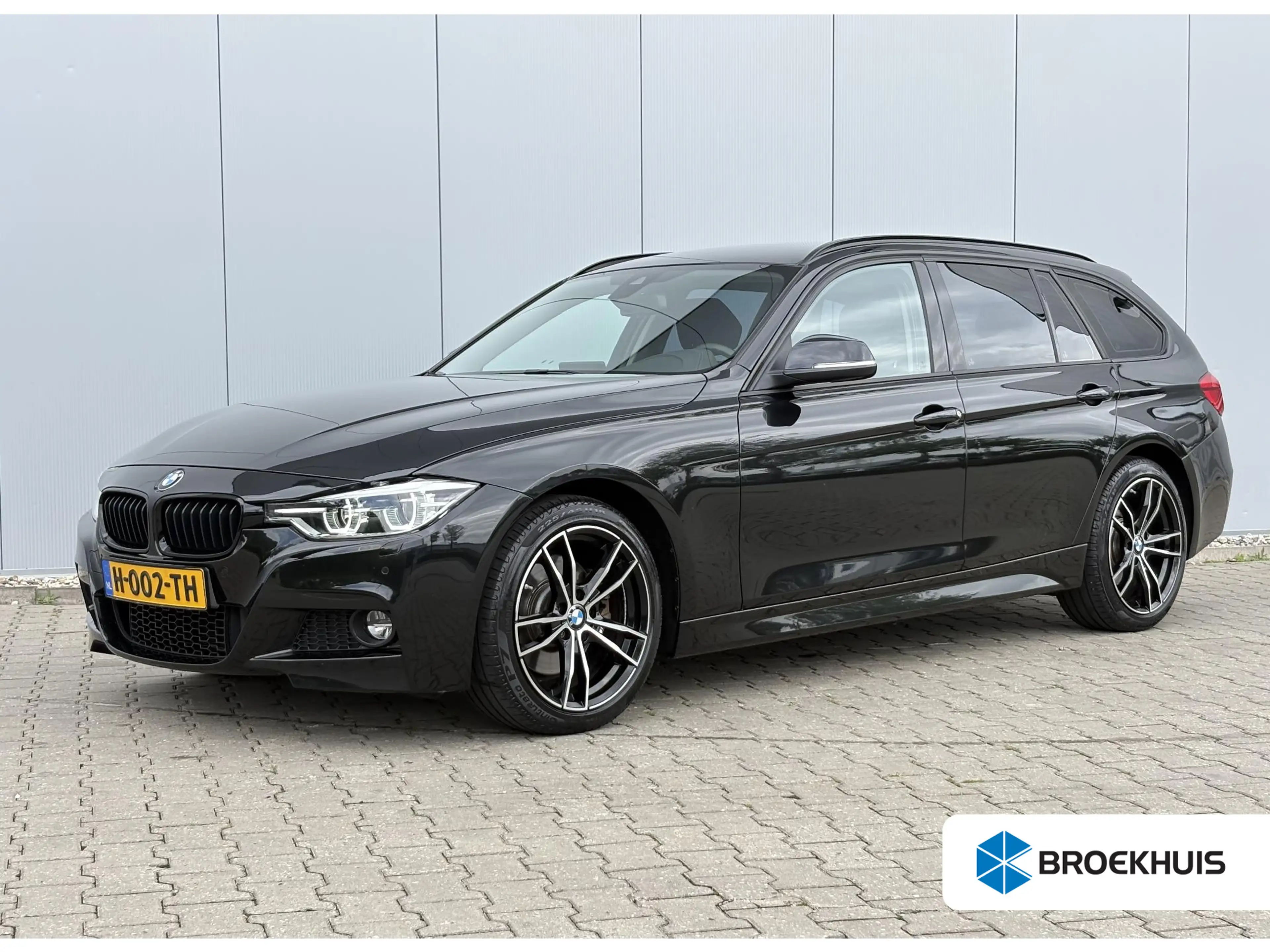 BMW 330 3-serie Touring 330i xDrive High Executive / 252PK