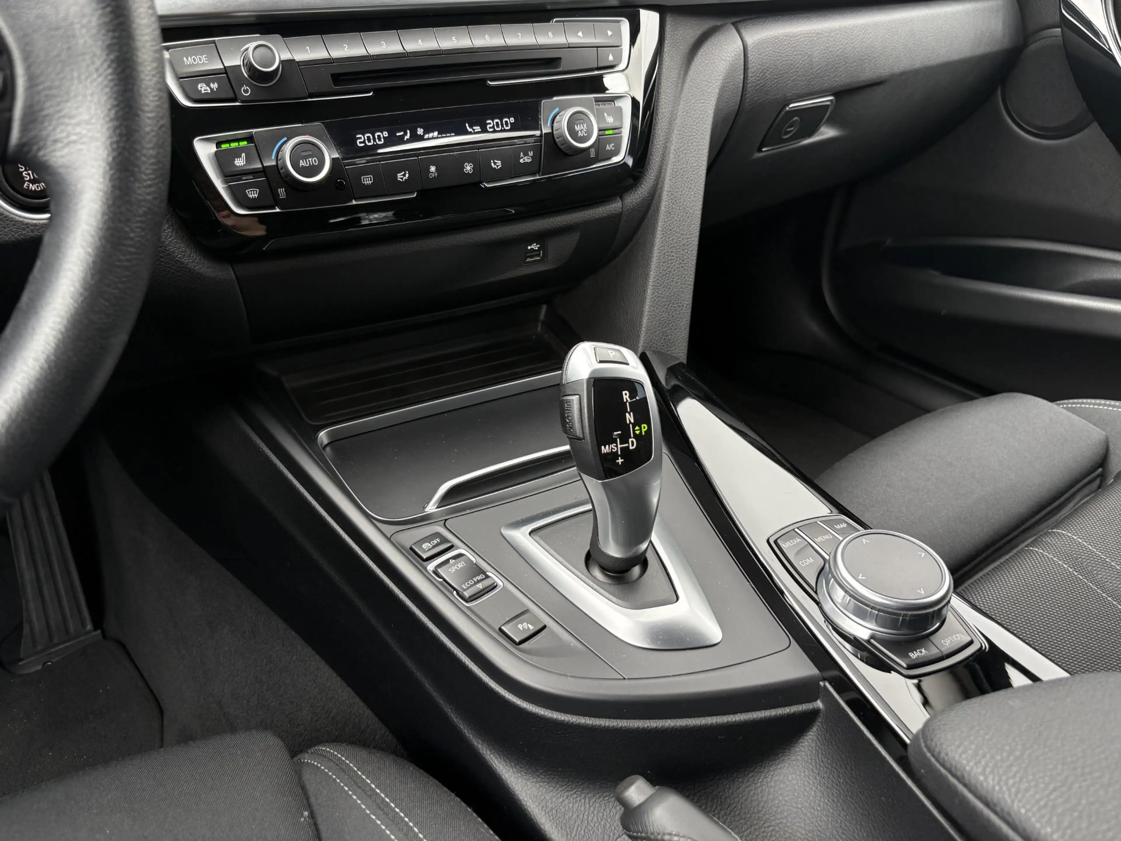 BMW 330 3-serie Touring 330i xDrive High Executive / 252PK — photo 17