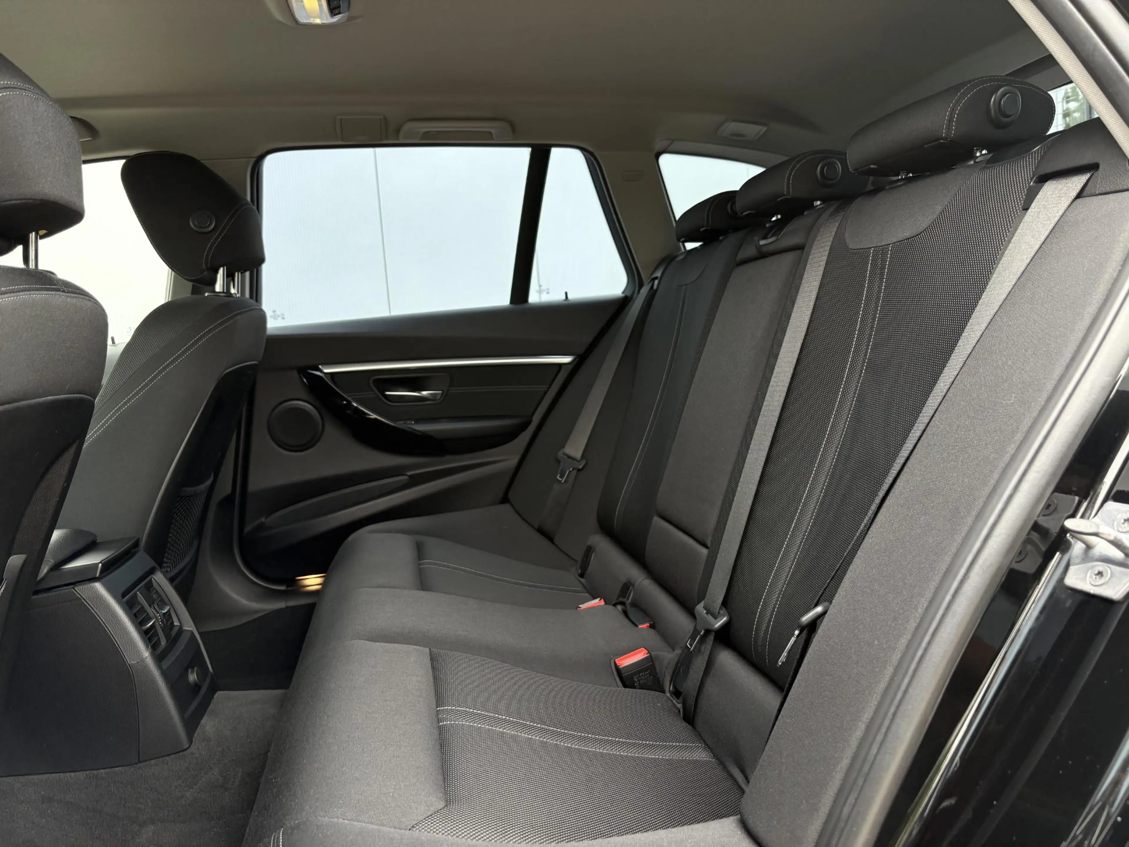 BMW 330 3-serie Touring 330i xDrive High Executive / 252PK — photo 6