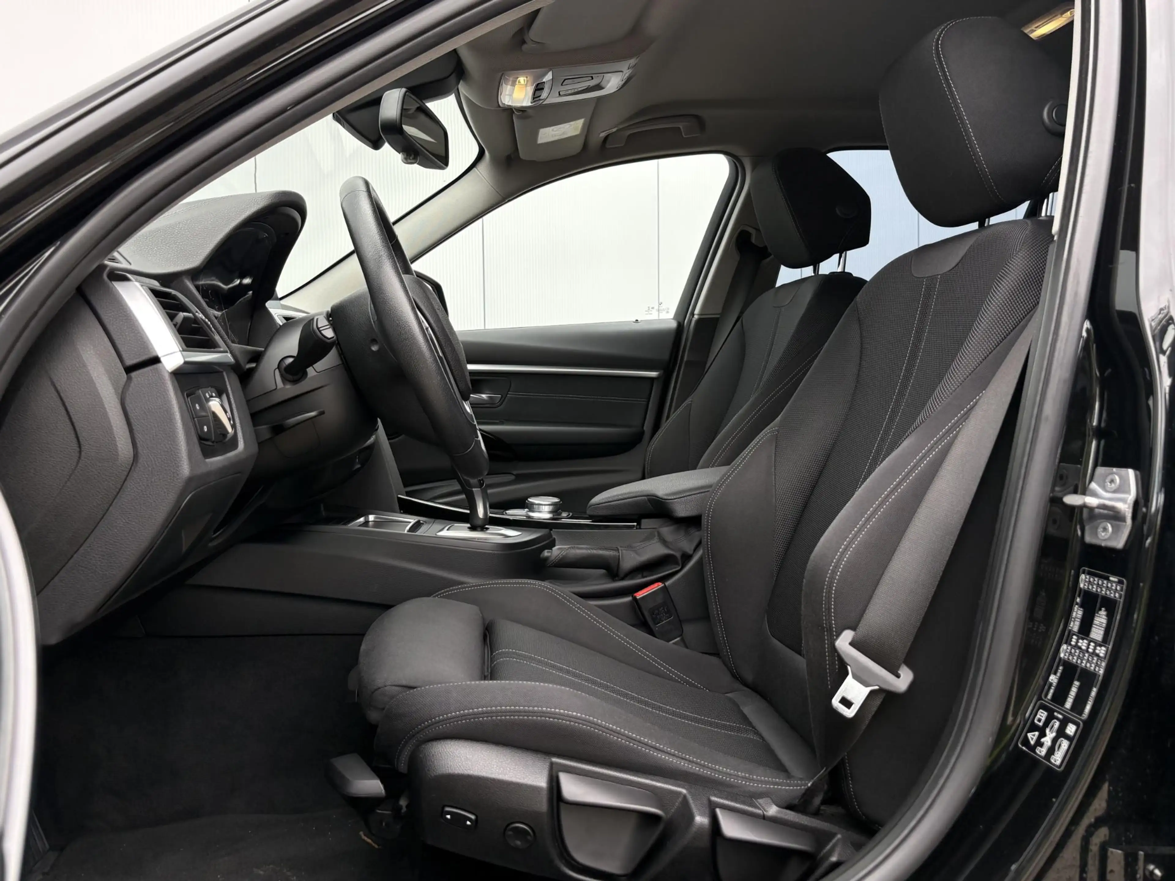 BMW 330 3-serie Touring 330i xDrive High Executive / 252PK — photo 31