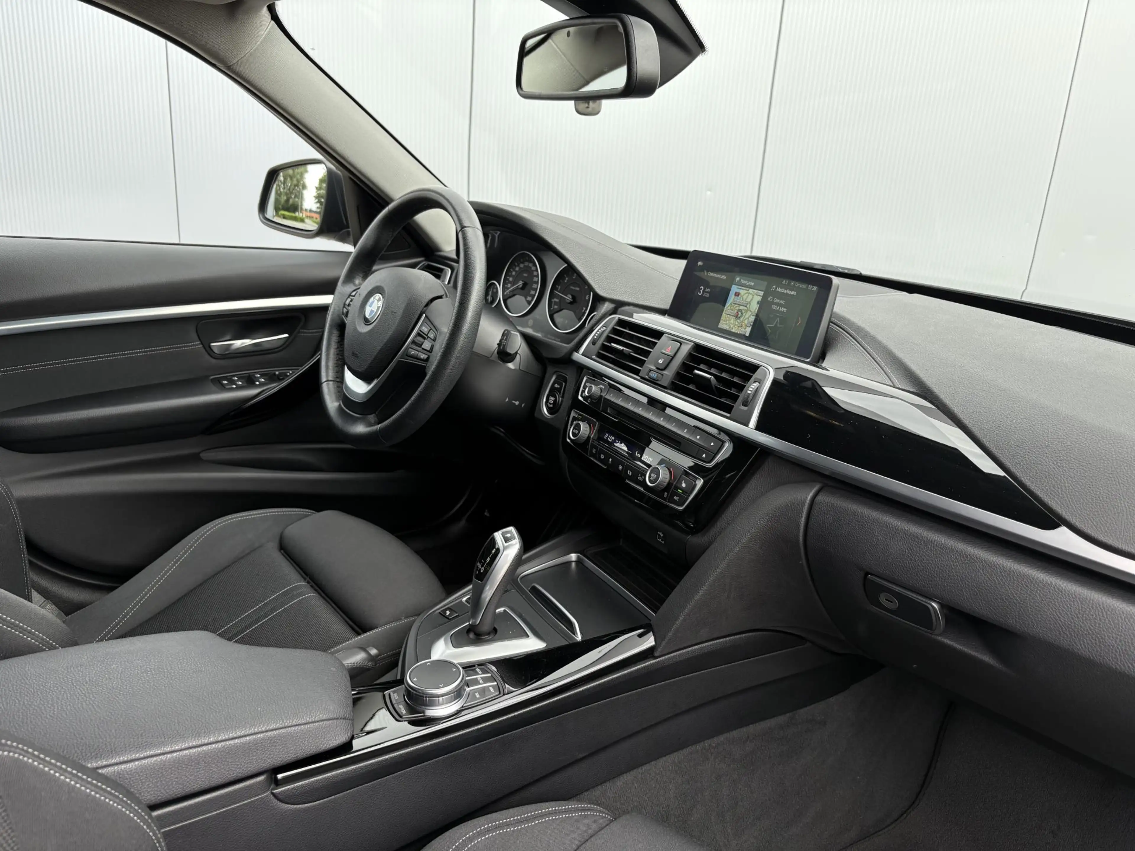 BMW 330 3-serie Touring 330i xDrive High Executive / 252PK — photo 24