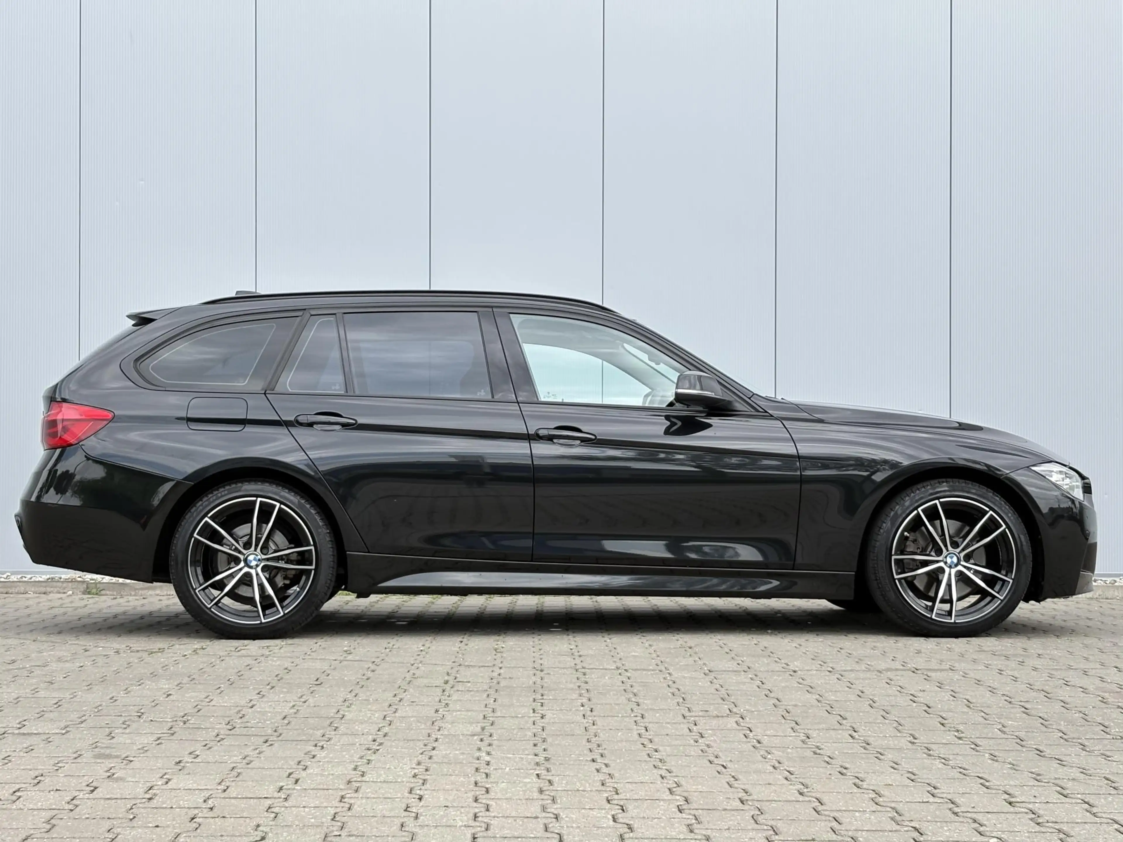 BMW 330 3-serie Touring 330i xDrive High Executive / 252PK — photo 12