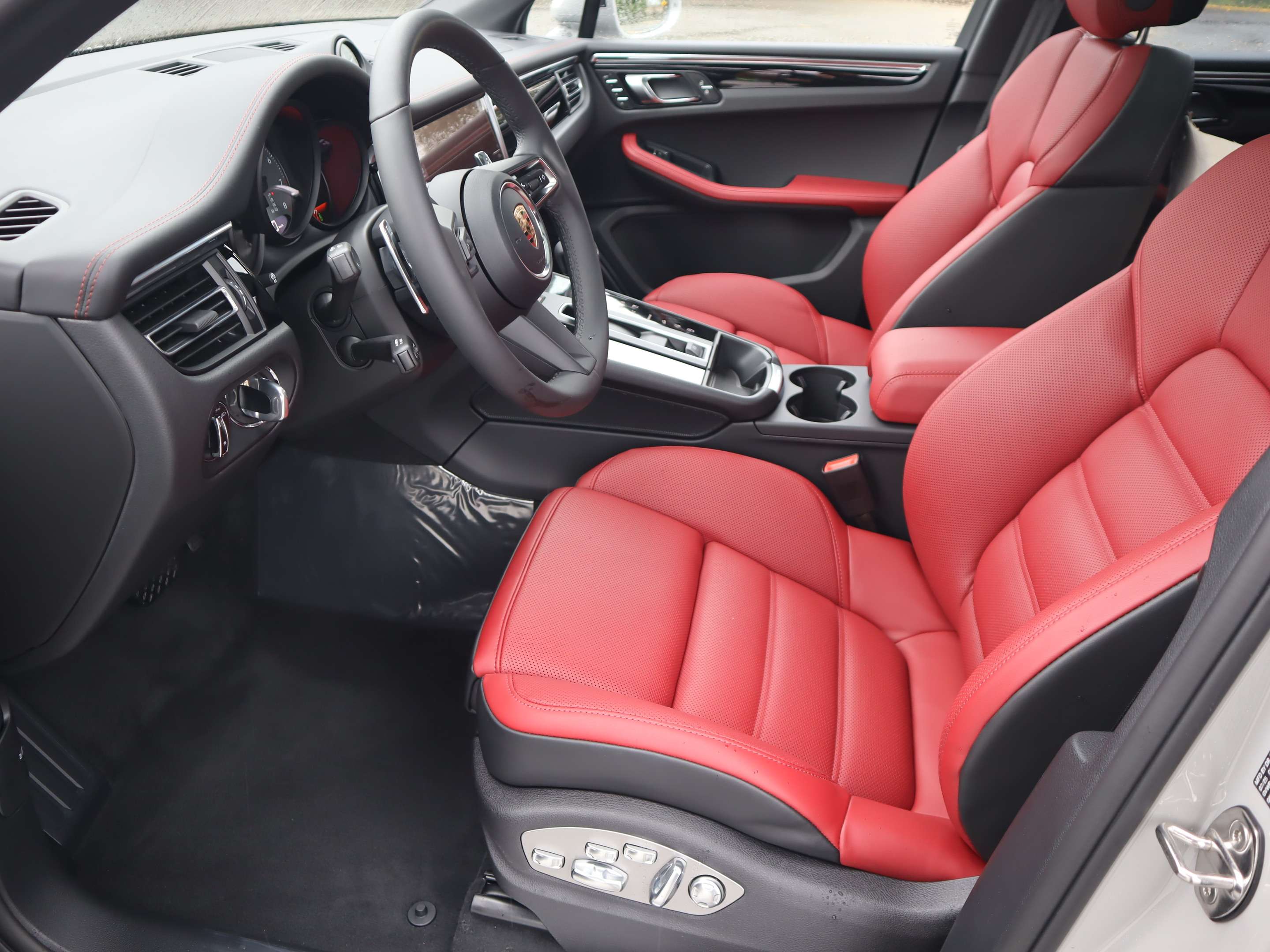 2026 Porsche Macan S AWD thumb 13